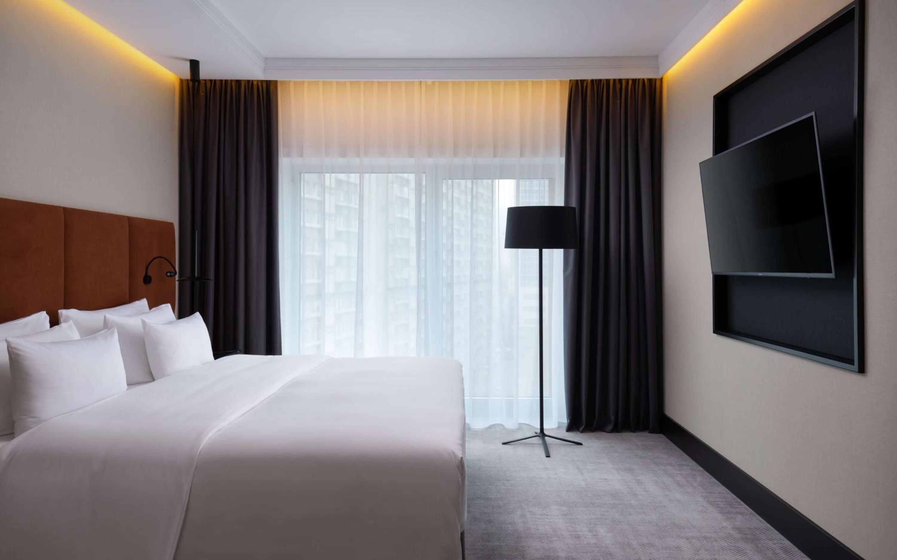 Suite with Lounge Access - Photo 2