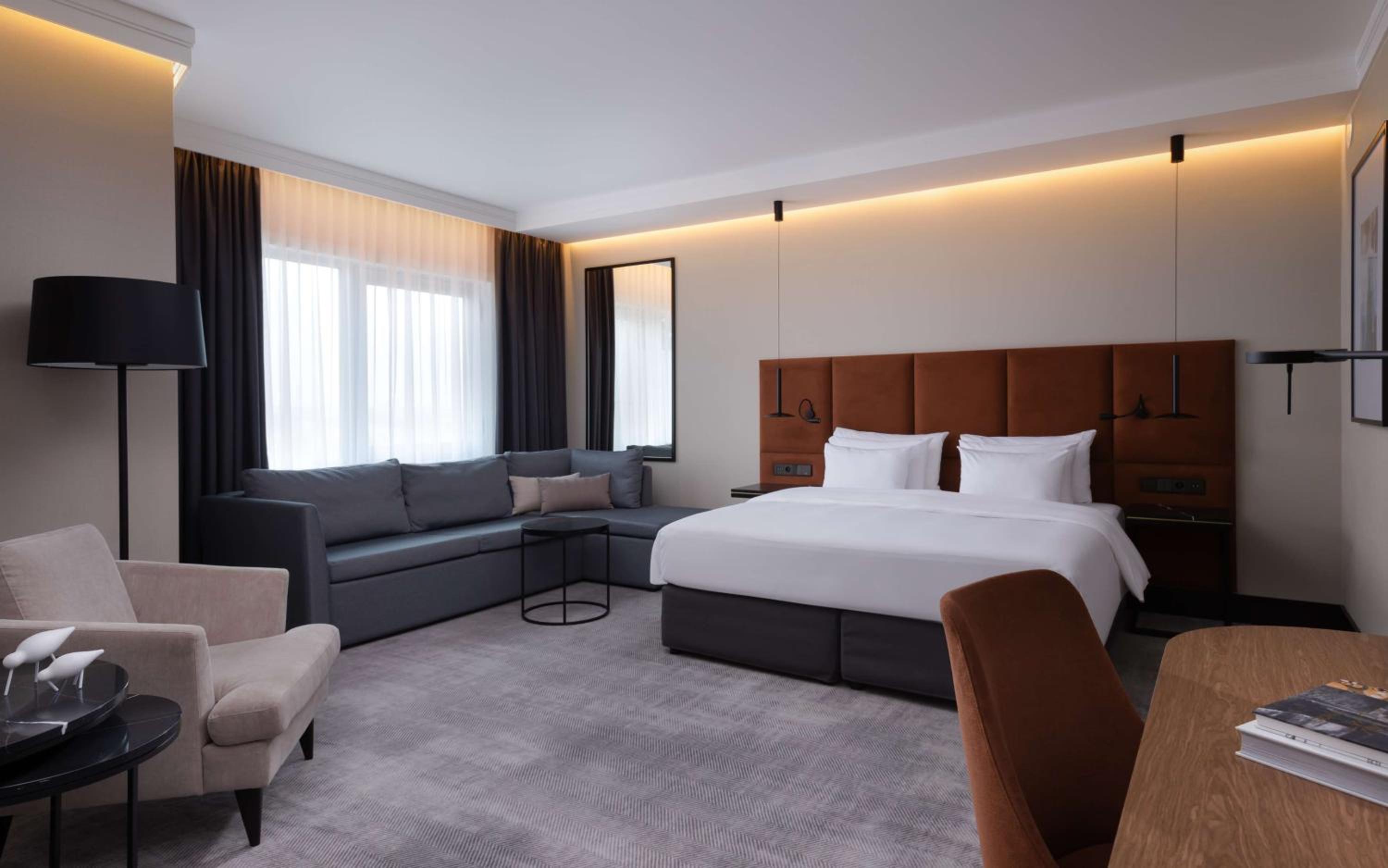 Junior Suite with Lounge Access - Photo 1