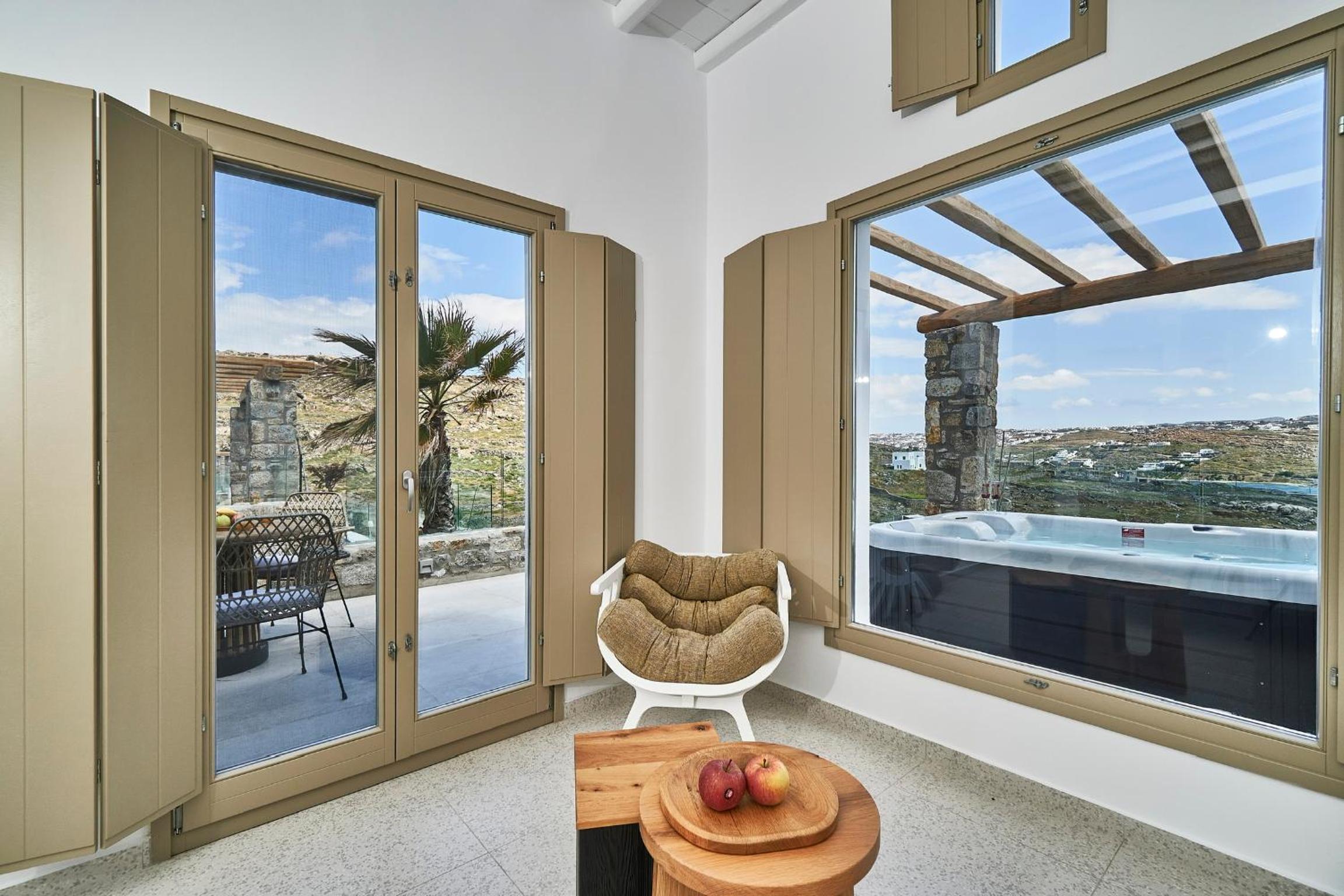 Suite with Hot Tub photo 2