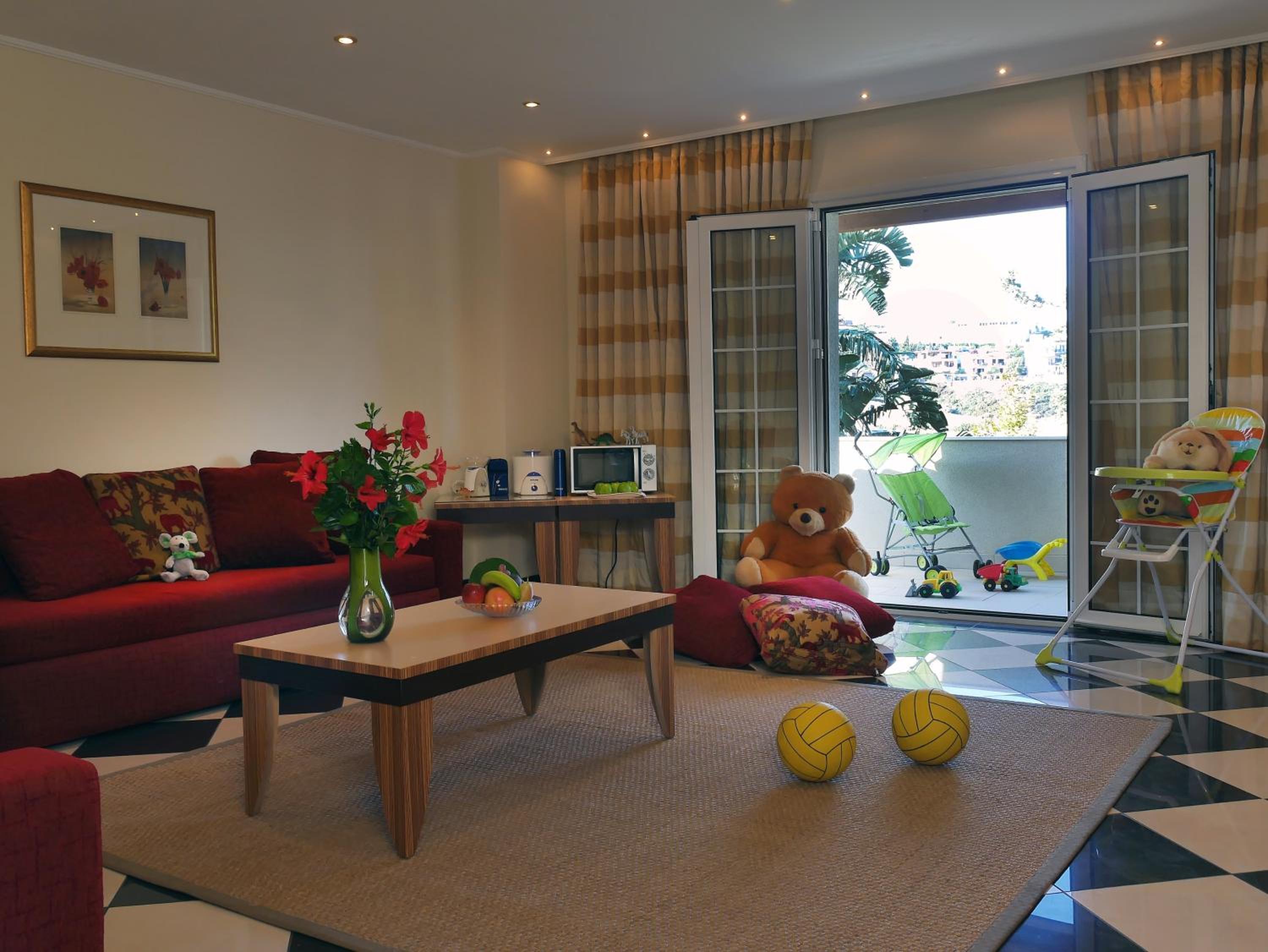Family Standard One-Bedroom Suite - Photo 3