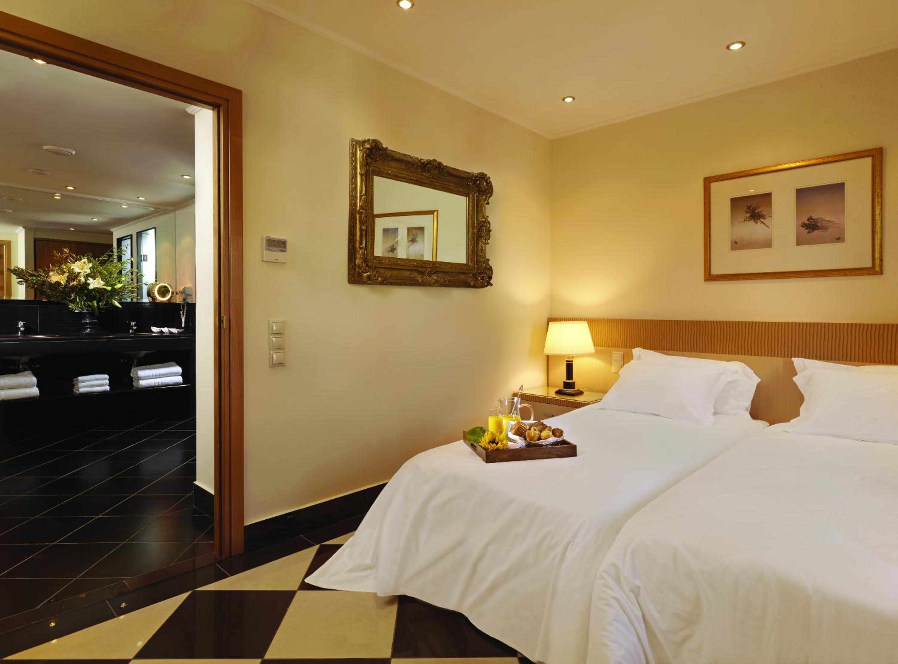 Family Standard One-Bedroom Suite - Photo 1