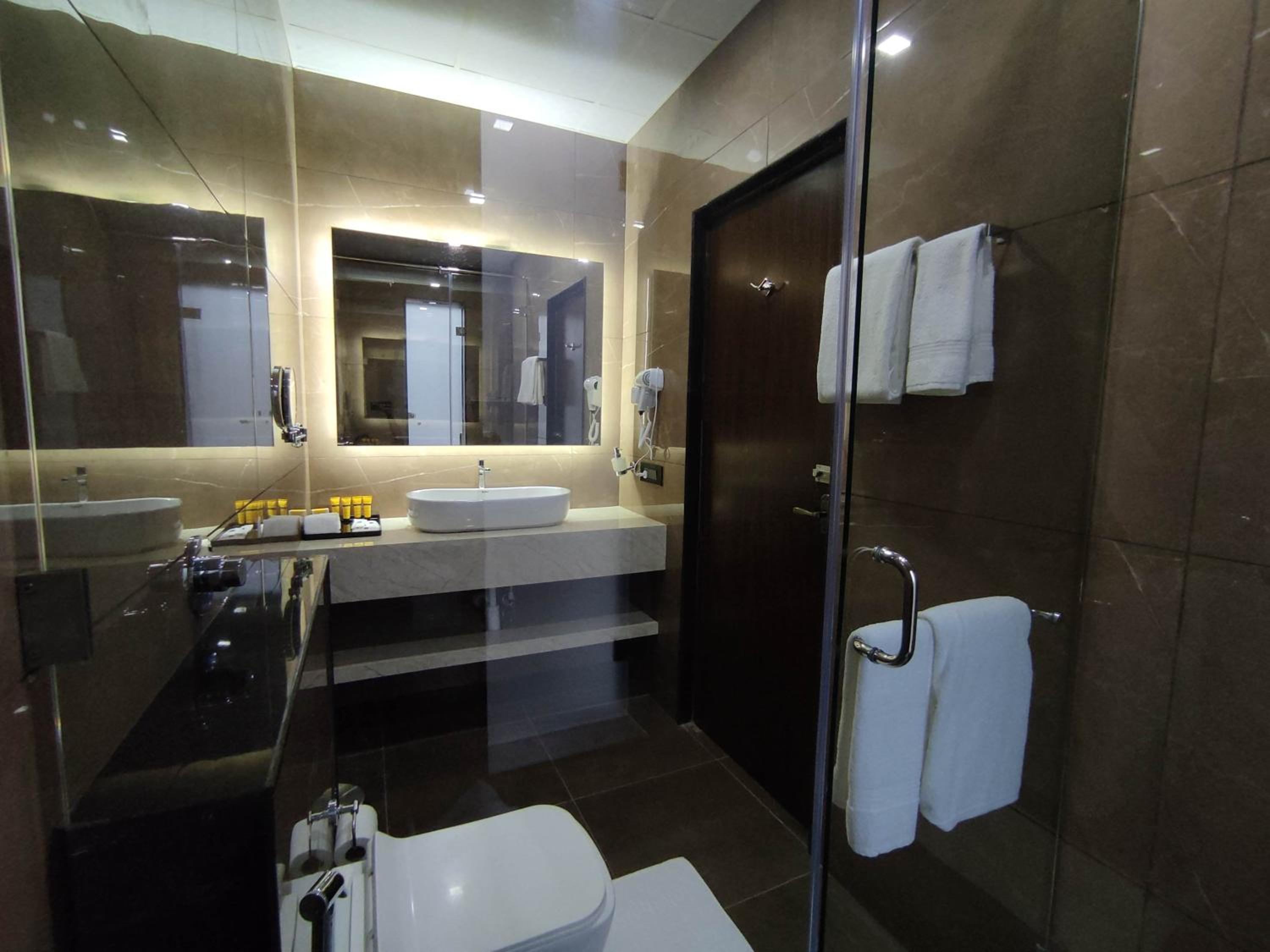 Superior Room with Balcony  photo 2