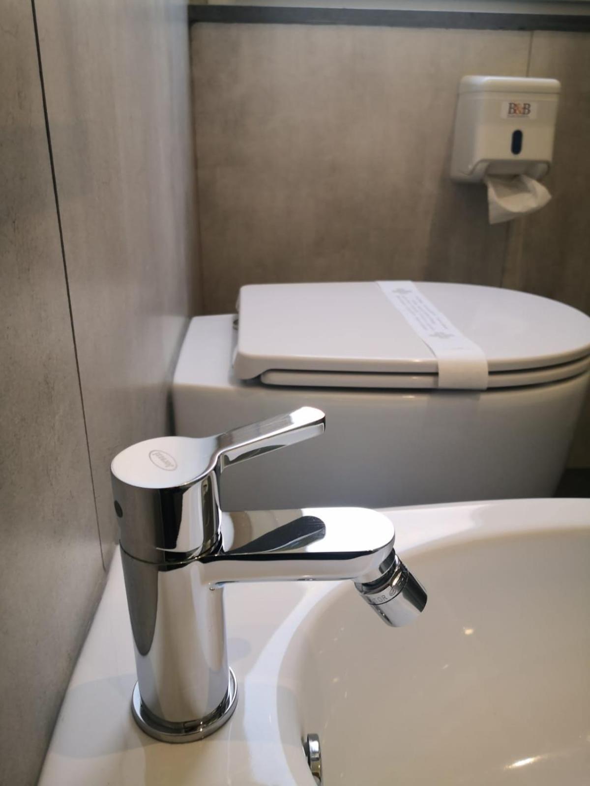Standard Double or Twin Room with Balcony - Photo 19