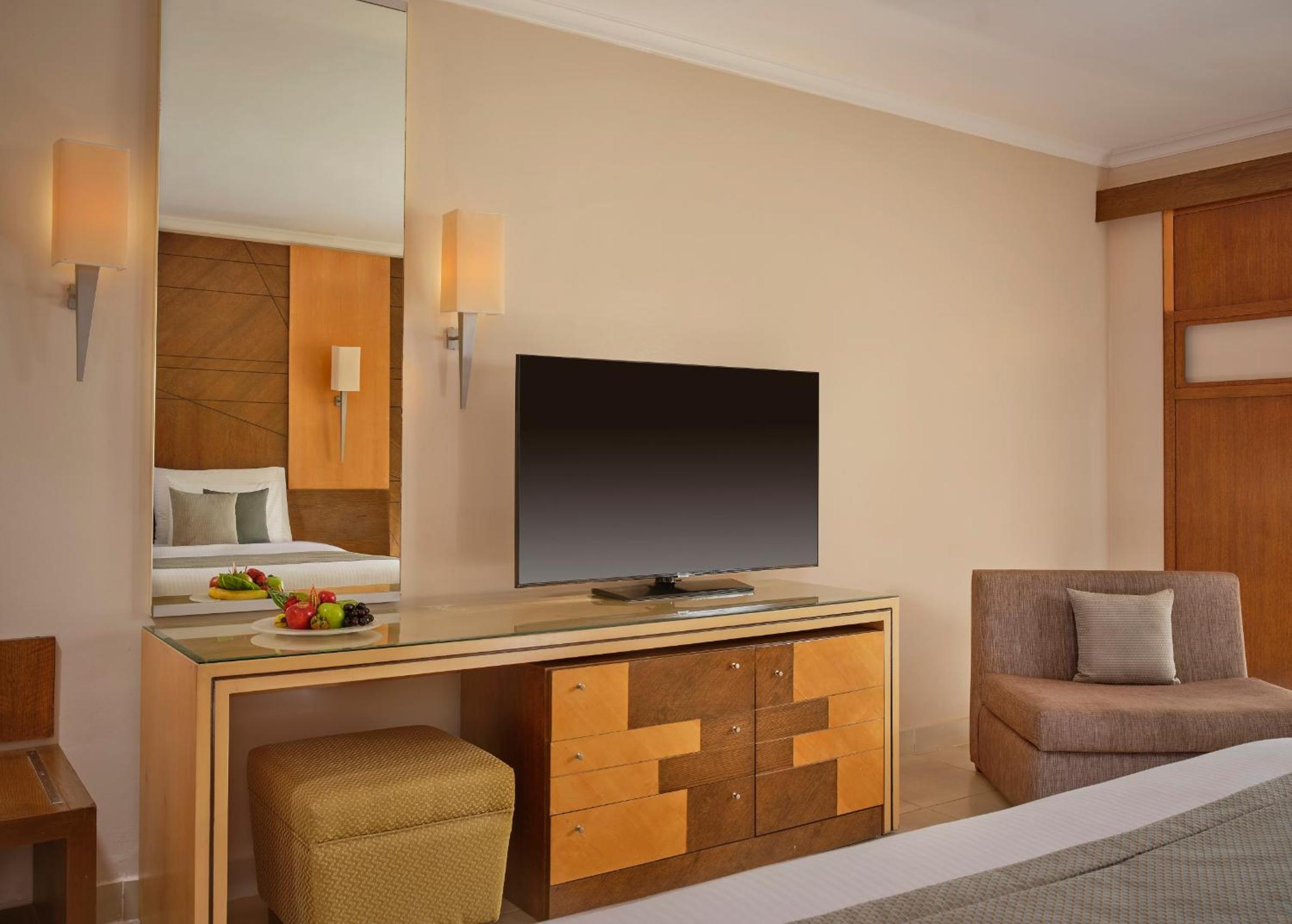 Family Room - Photo 2