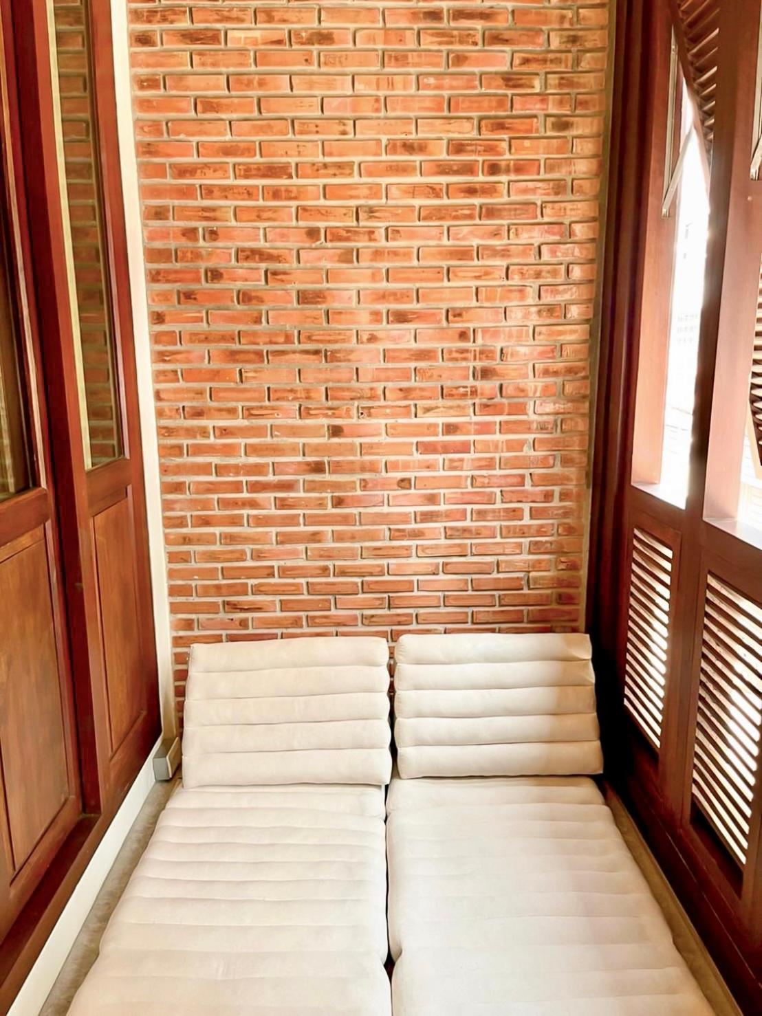 Deluxe King Room - Photo 7
