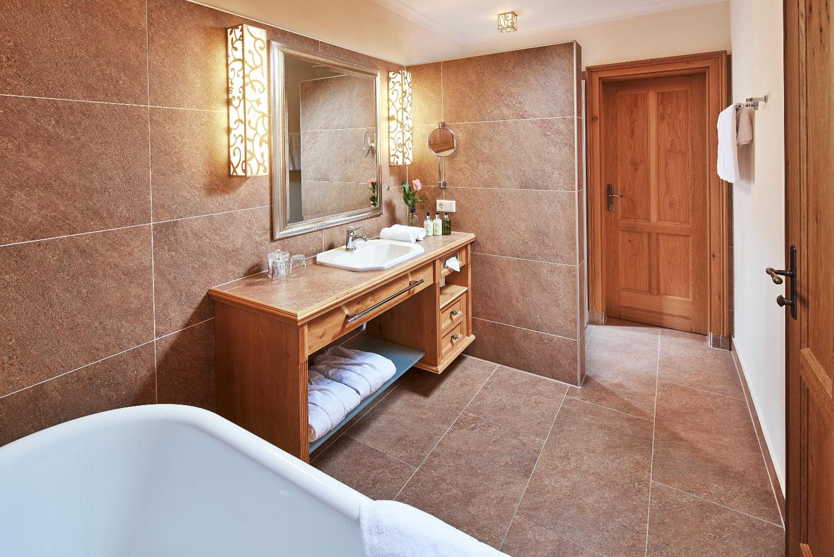 Double Room with Balcony - Photo 6