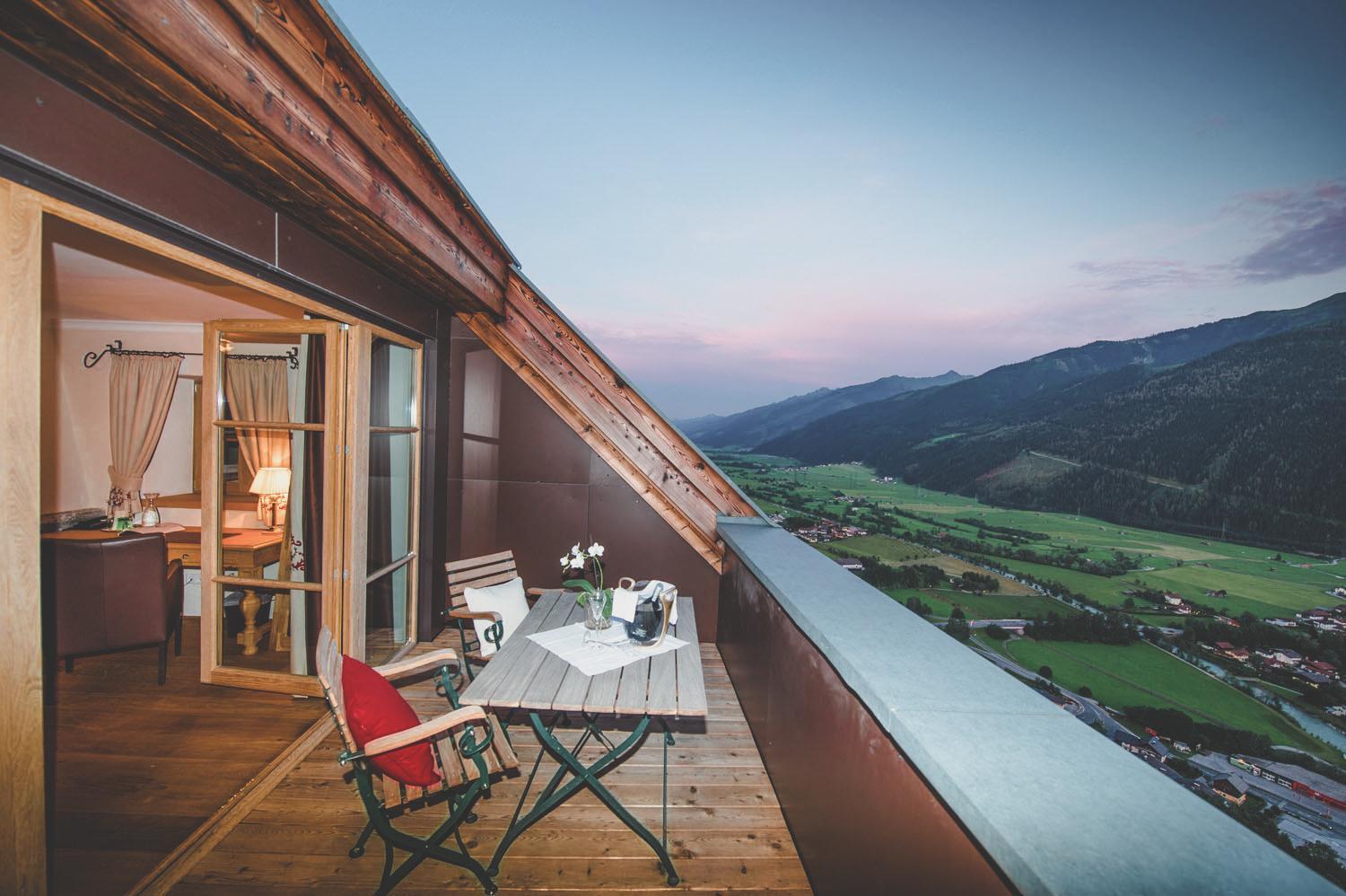 Suite with Balcony - Photo 6