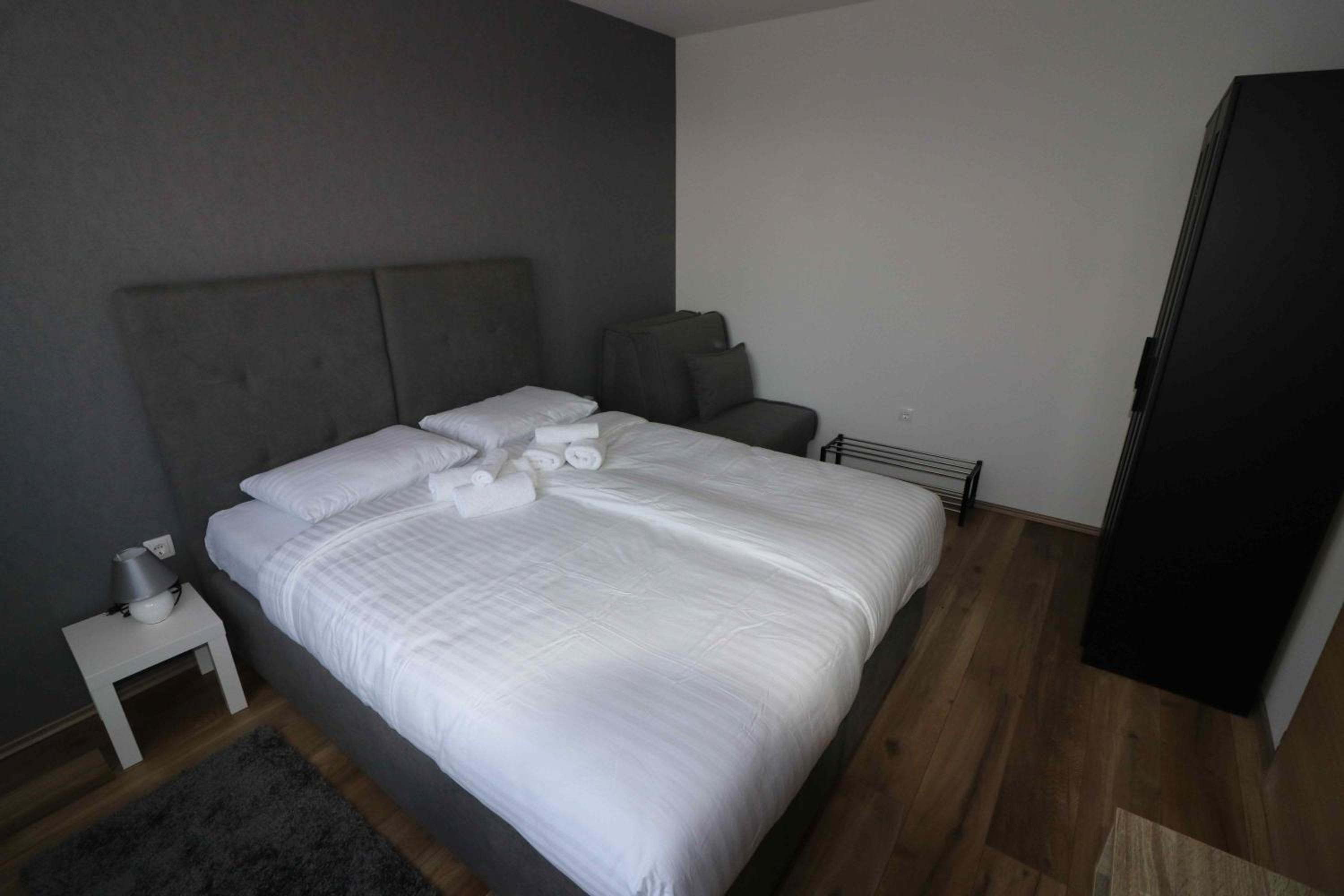 One-Bedroom Apartment - Photo 2