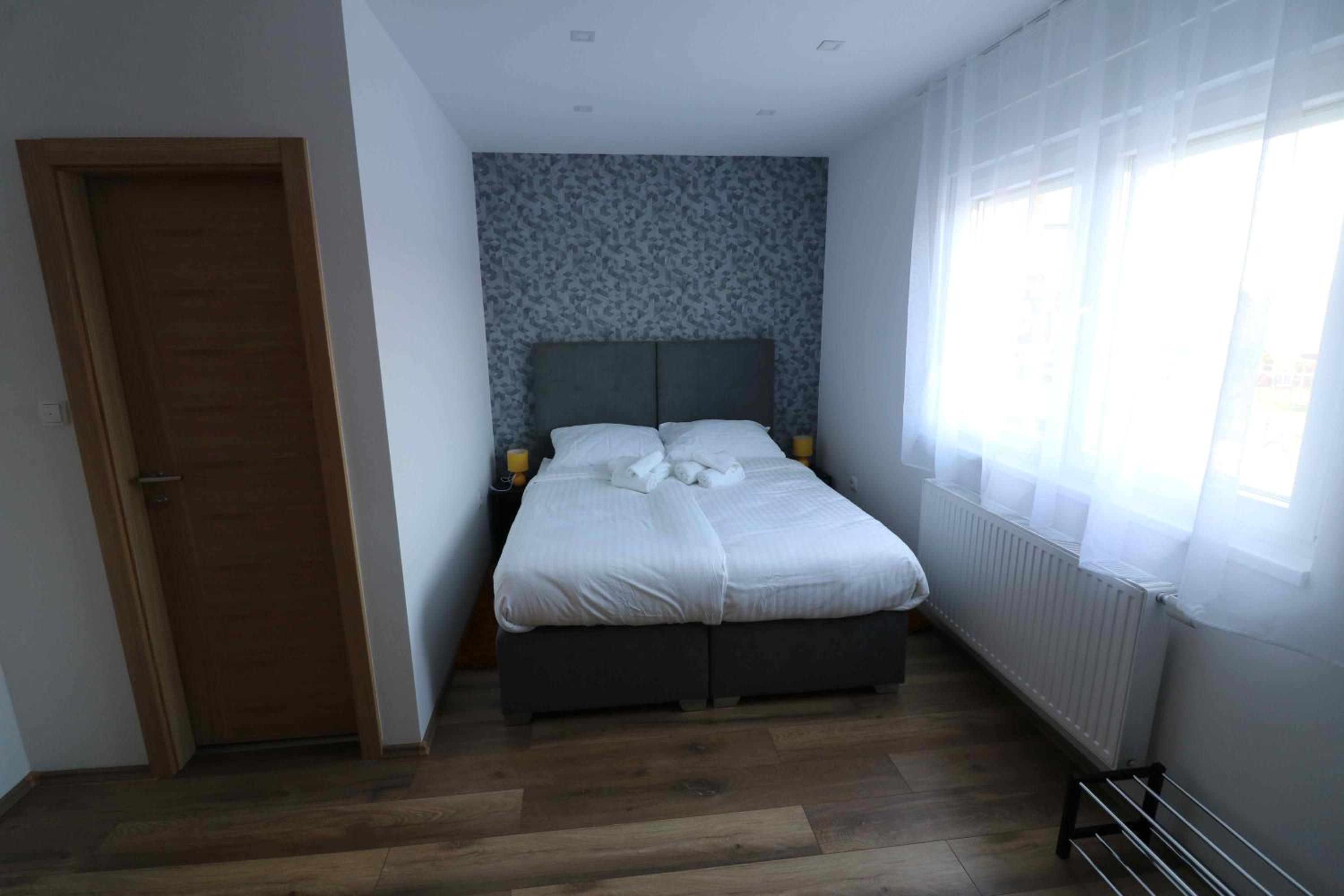 Apartment with Terrace - Photo 3