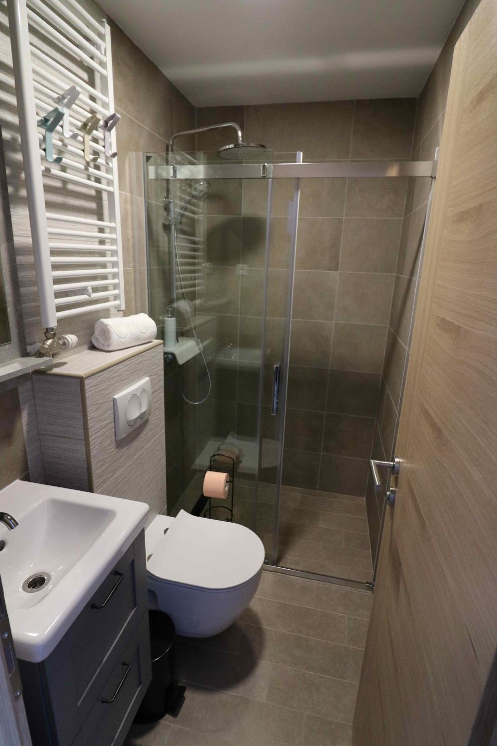 Apartment with Terrace - Photo 4