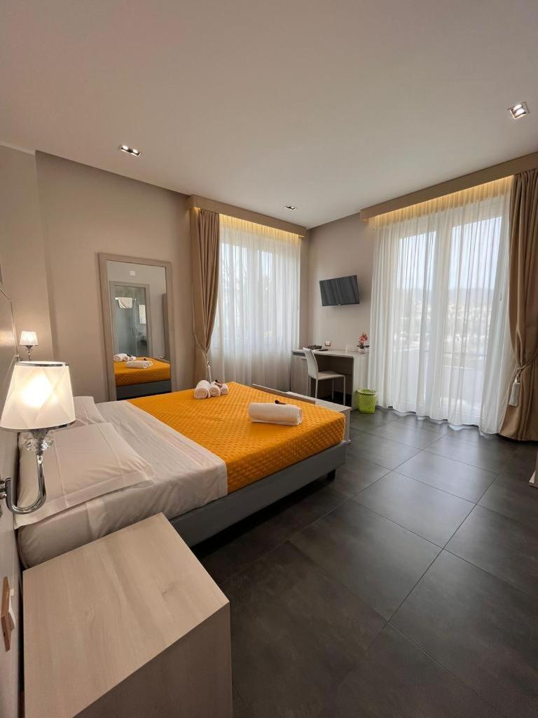 Deluxe Double or Twin Room with Sea View - Photo 44