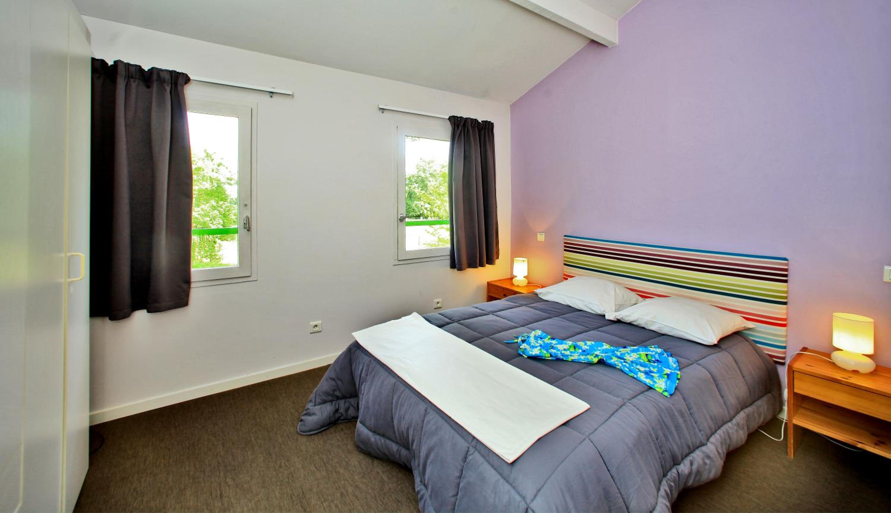 Large Three-Bedroom Cottage - Photo 1