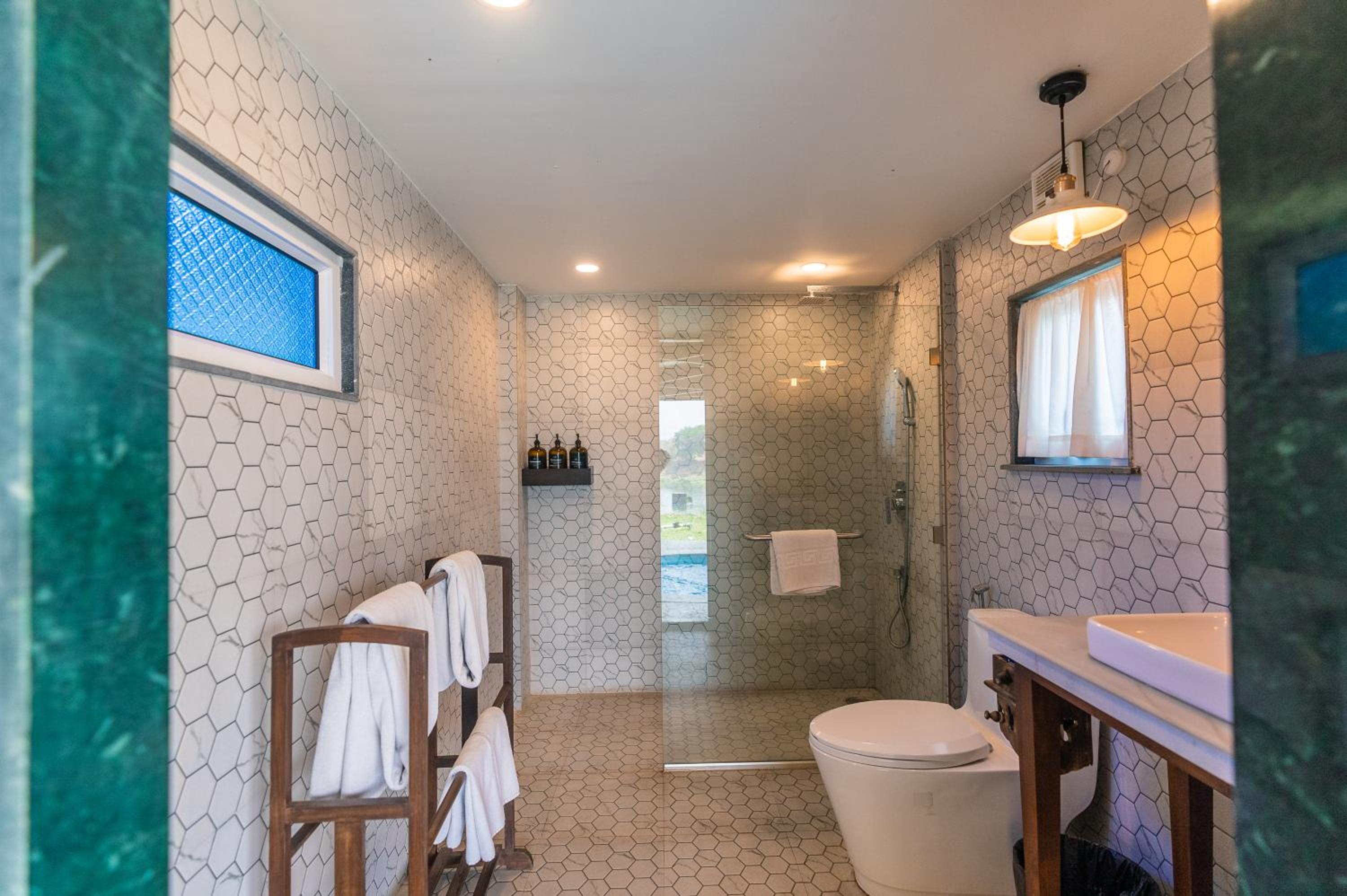 Hexagon Suite with Pool photo 3