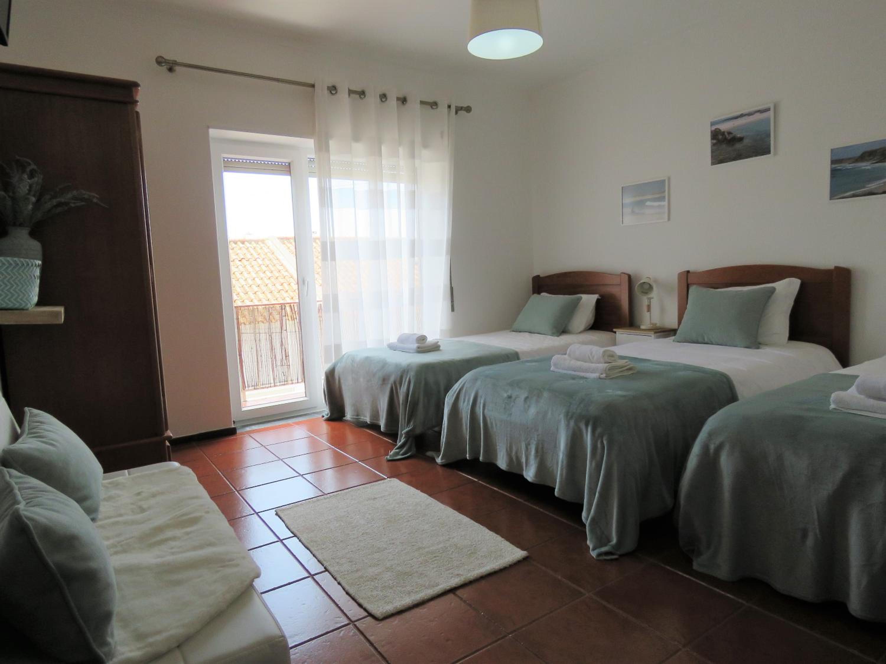 Triple Room with Private Bathroom photo 2