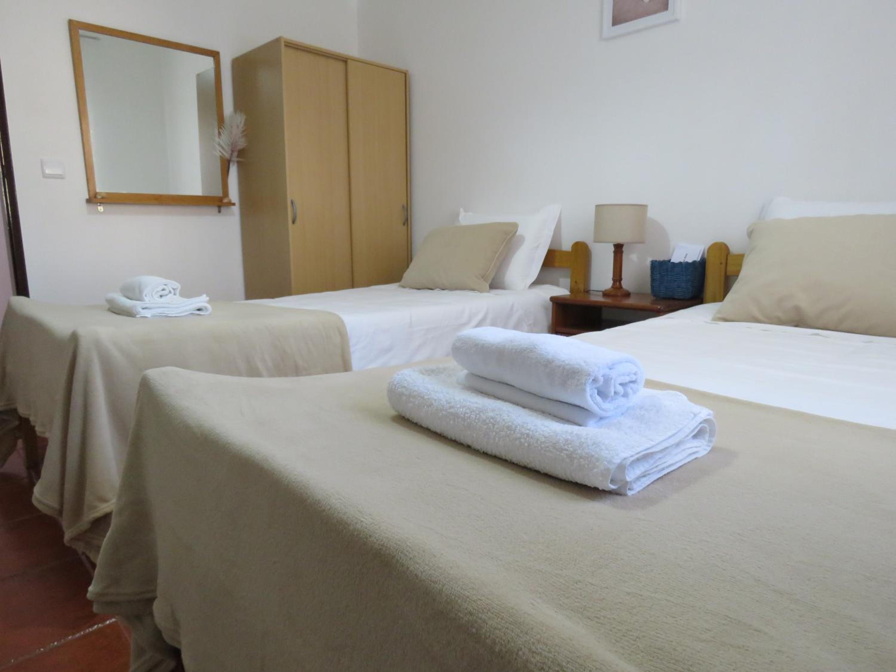 Twin Room with Private Bathroom photo 2