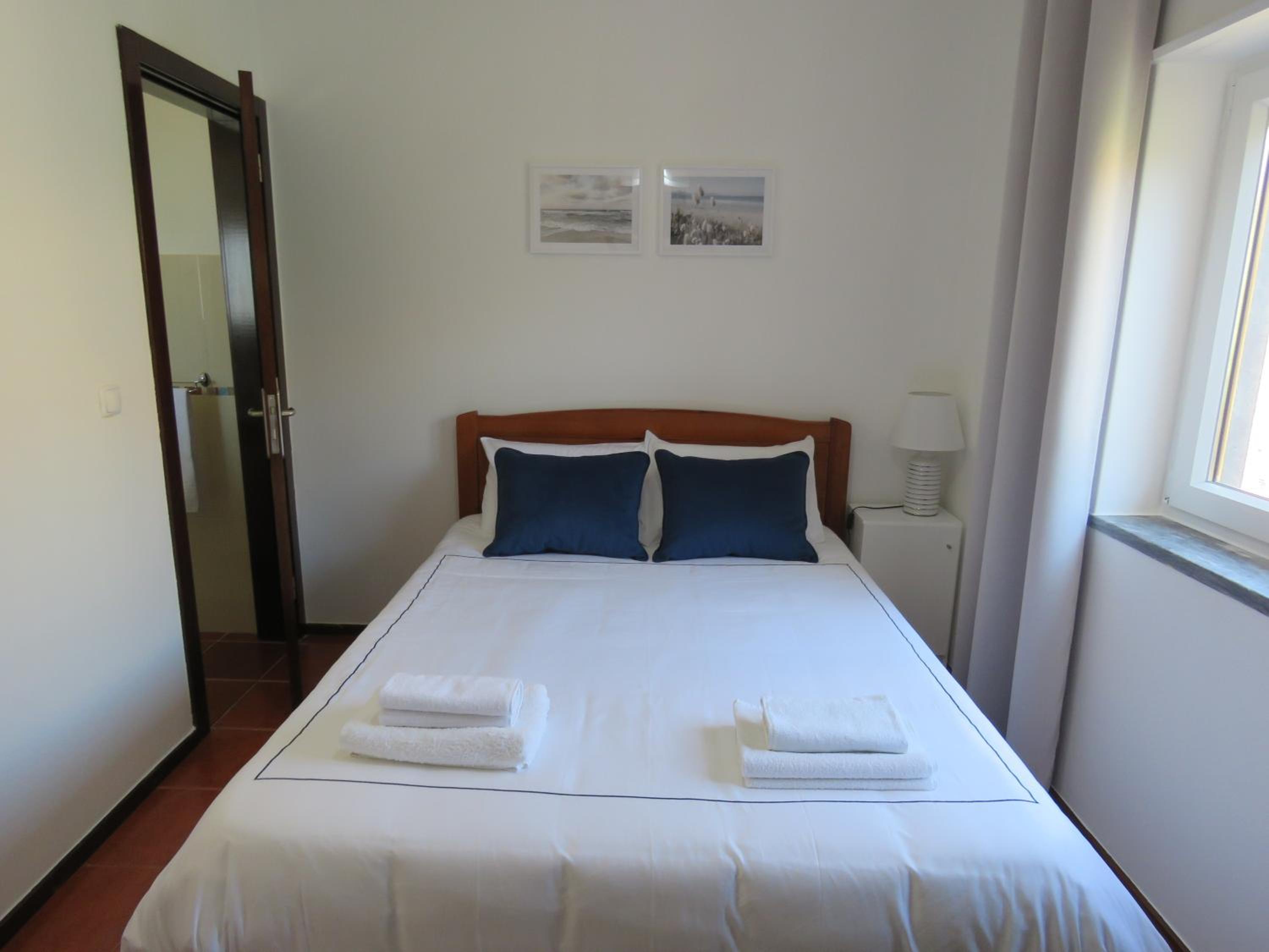 Twin Room with Private Bathroom photo 3