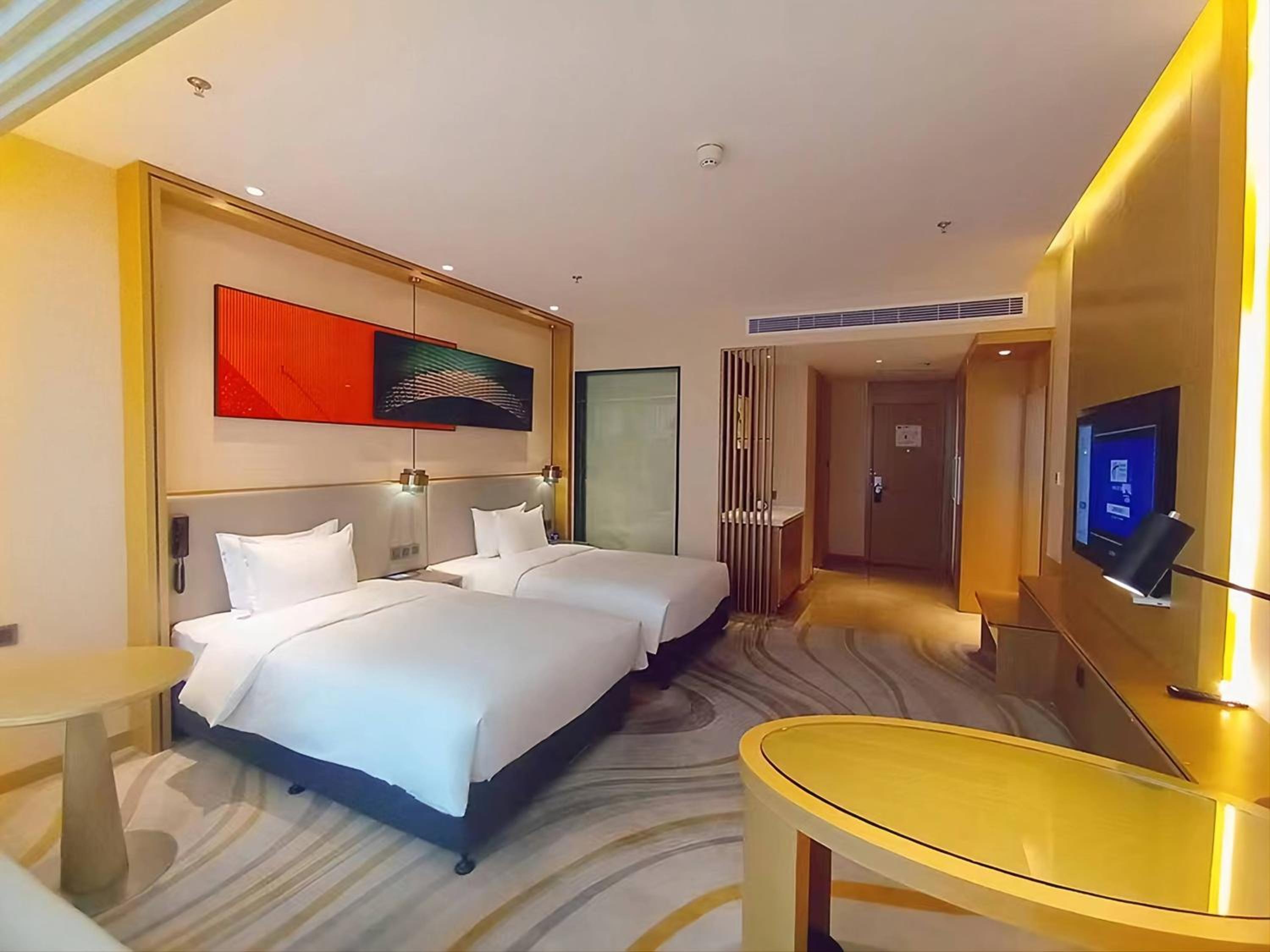 Standard Twin Room - High Floor/Smoking - Photo 2