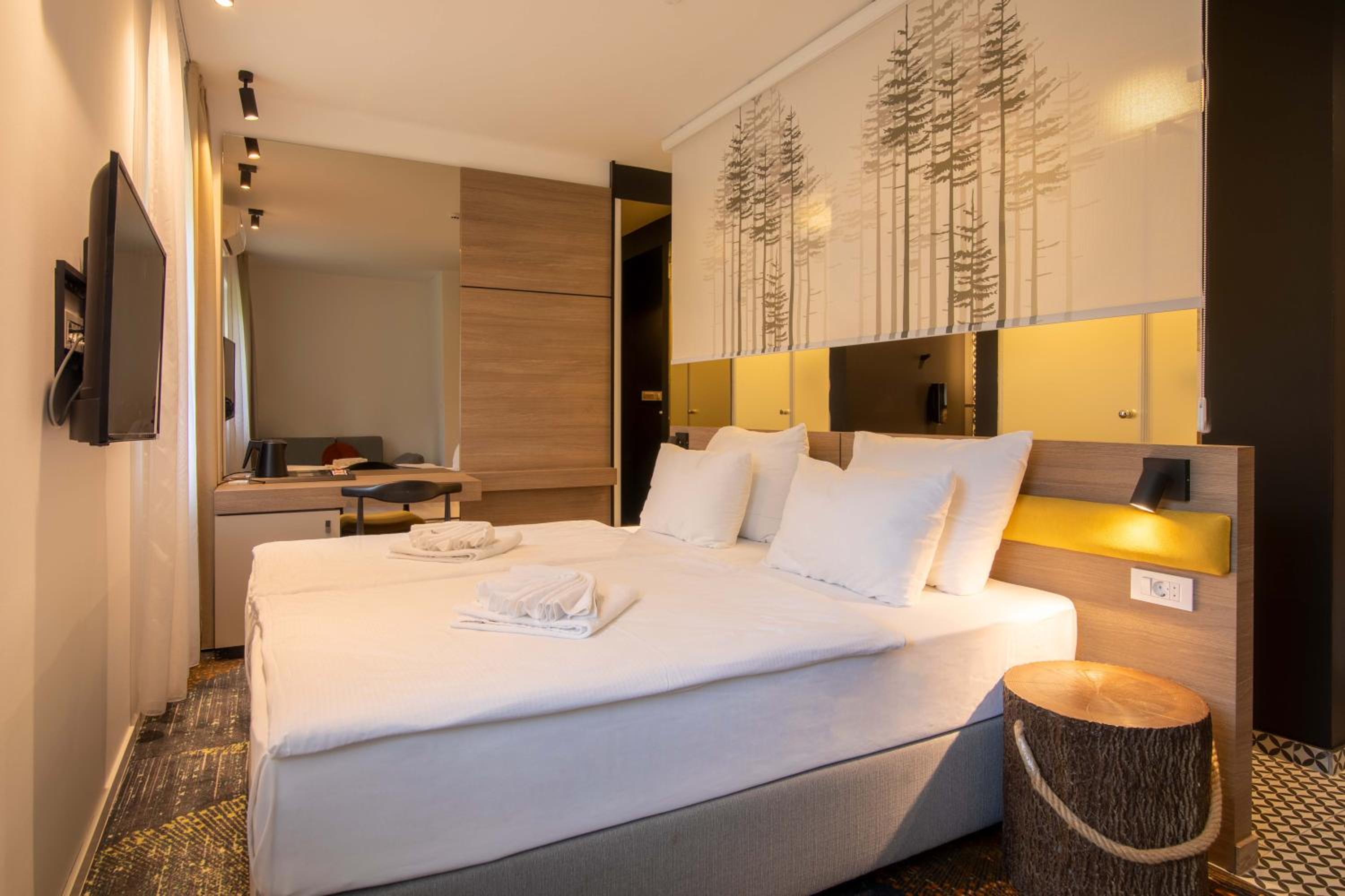 Deluxe Double or Twin Room with Garden View - Photo 1