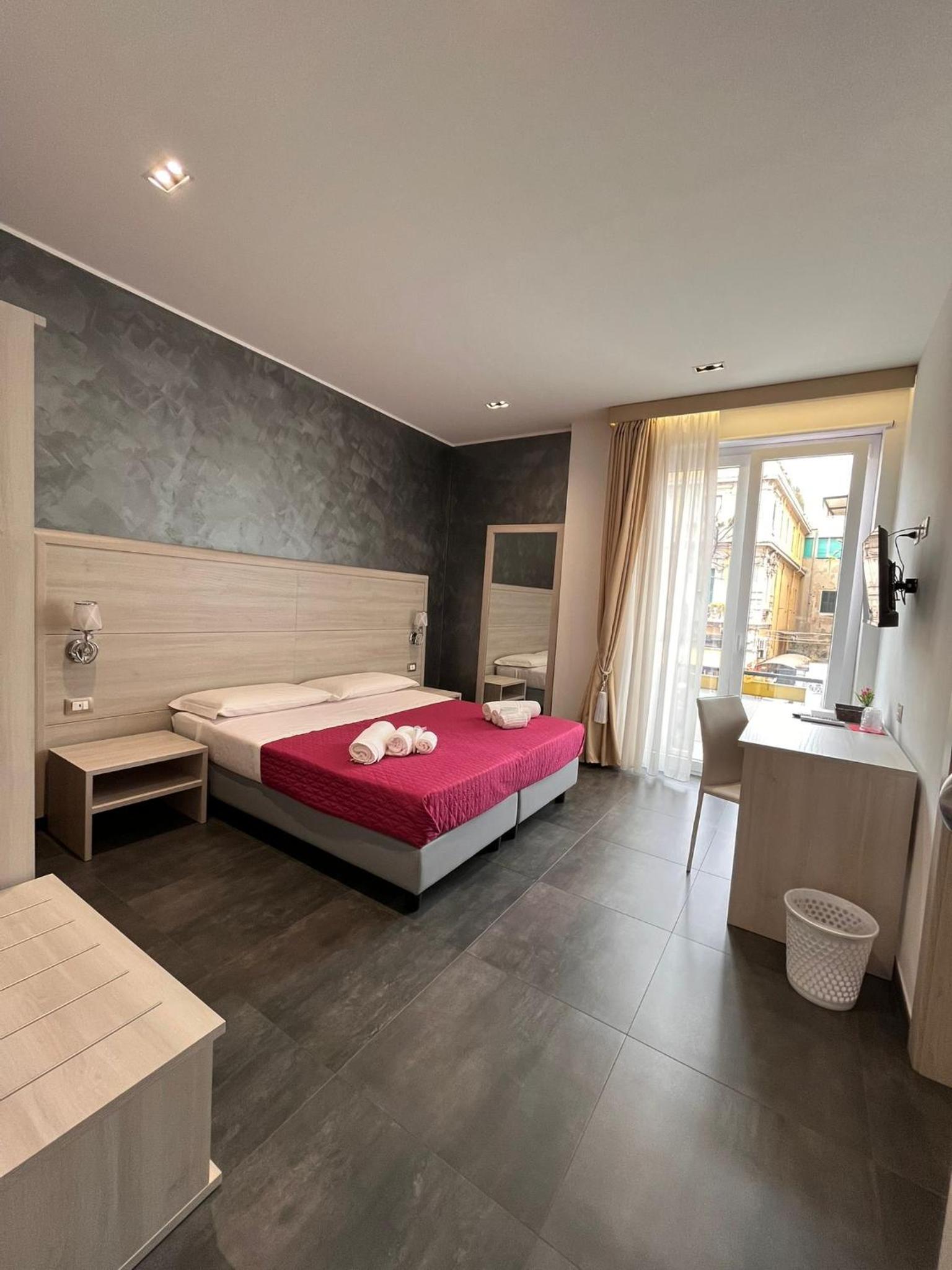 Standard Double or Twin Room with Balcony - Photo 5