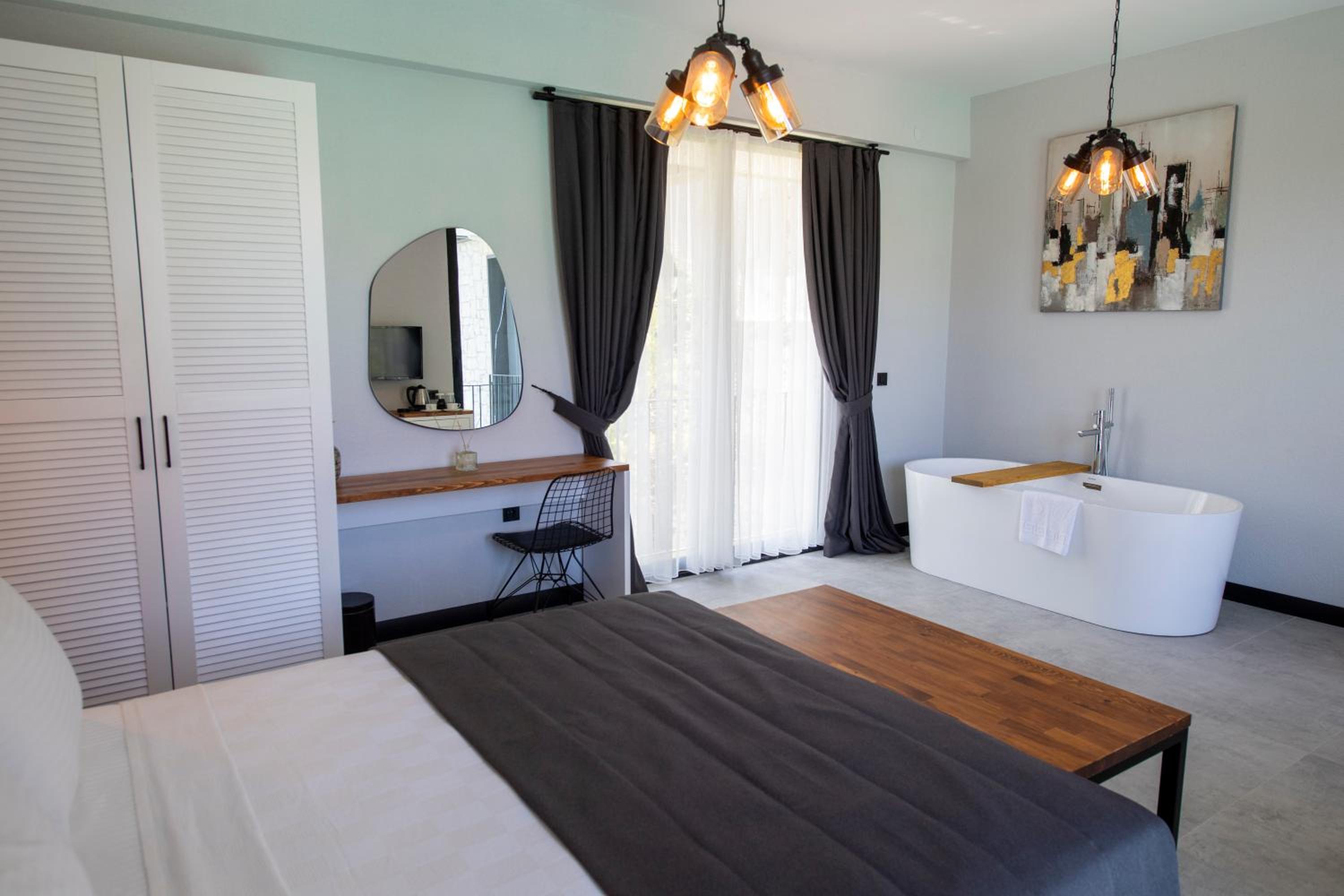Queen Room with Spa Bath - Photo 10