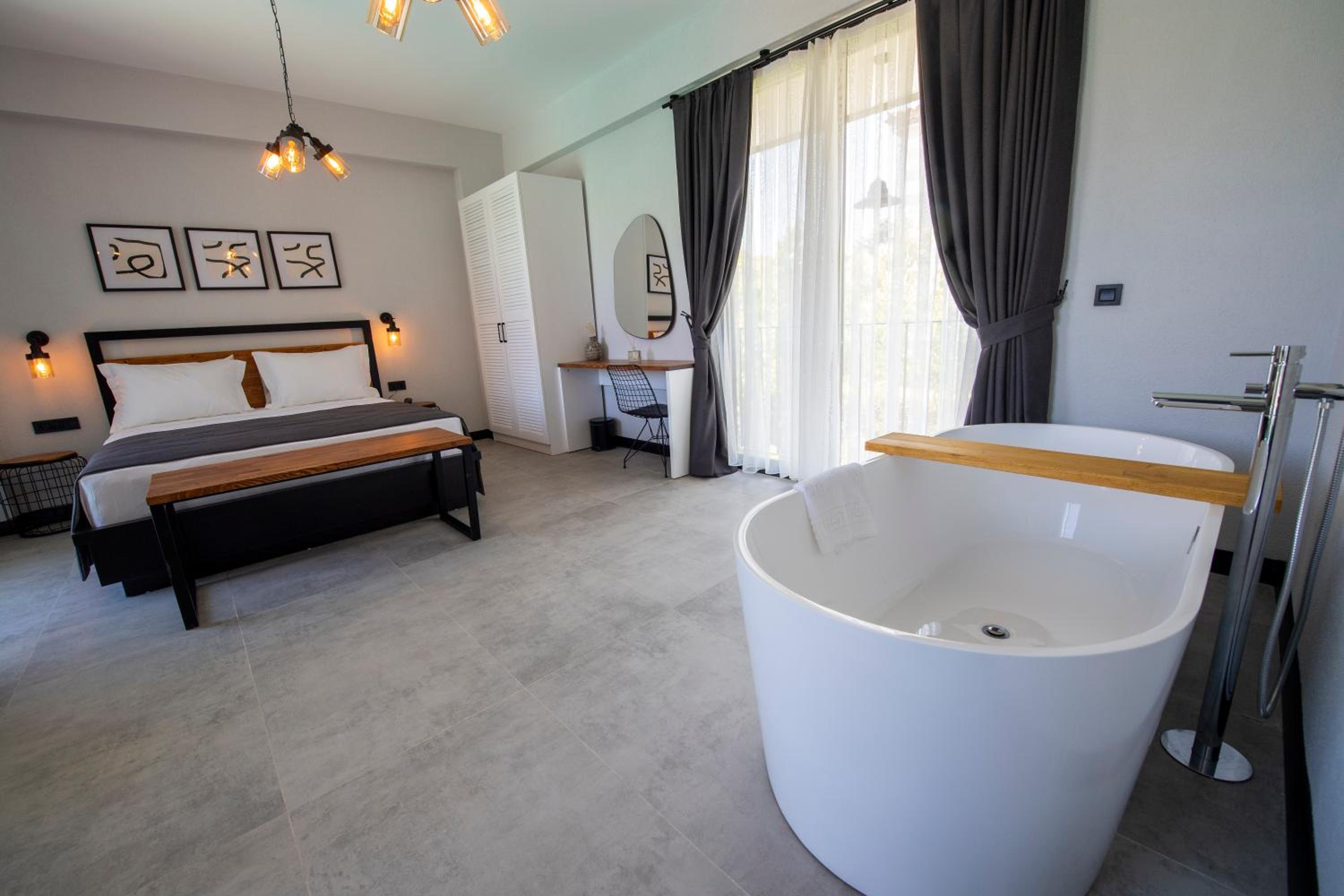 Queen Room with Spa Bath - Photo 4
