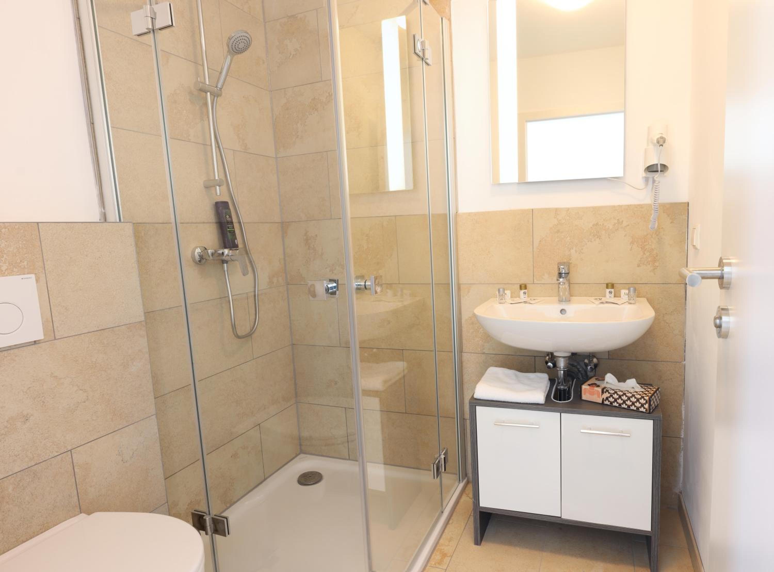 Twin Room - Photo 9