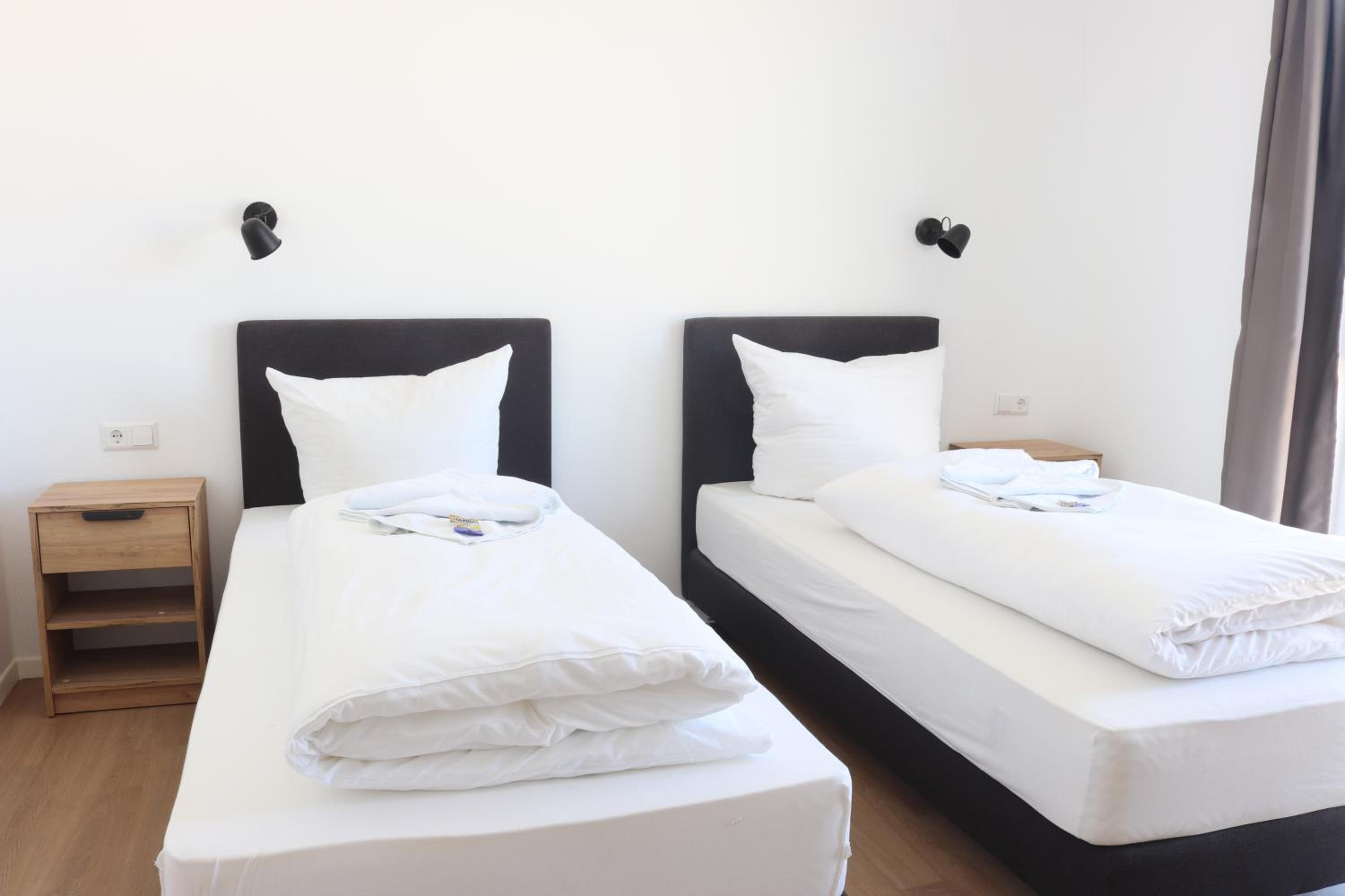 Twin Room - Photo 12