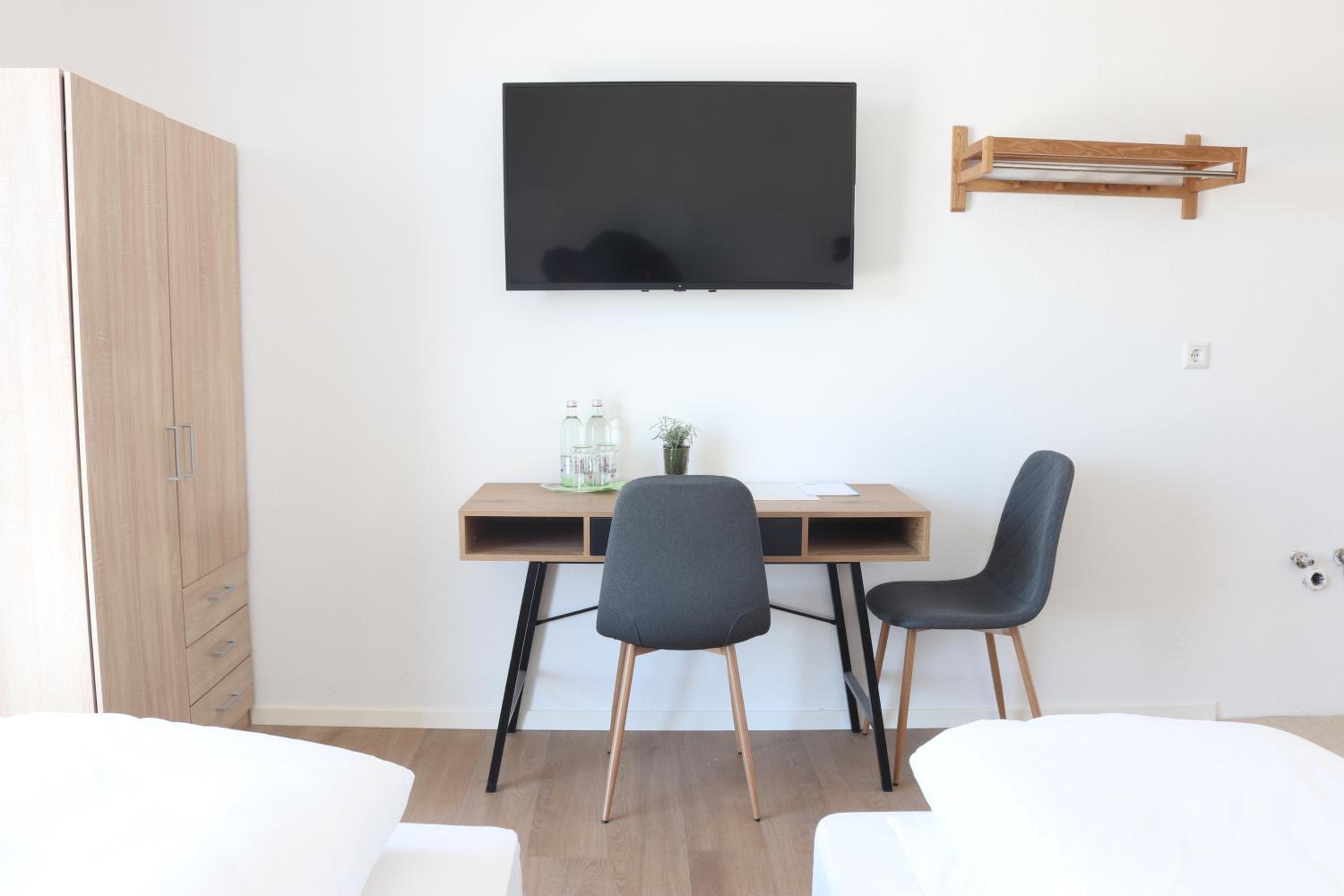 Twin Room - Photo 10