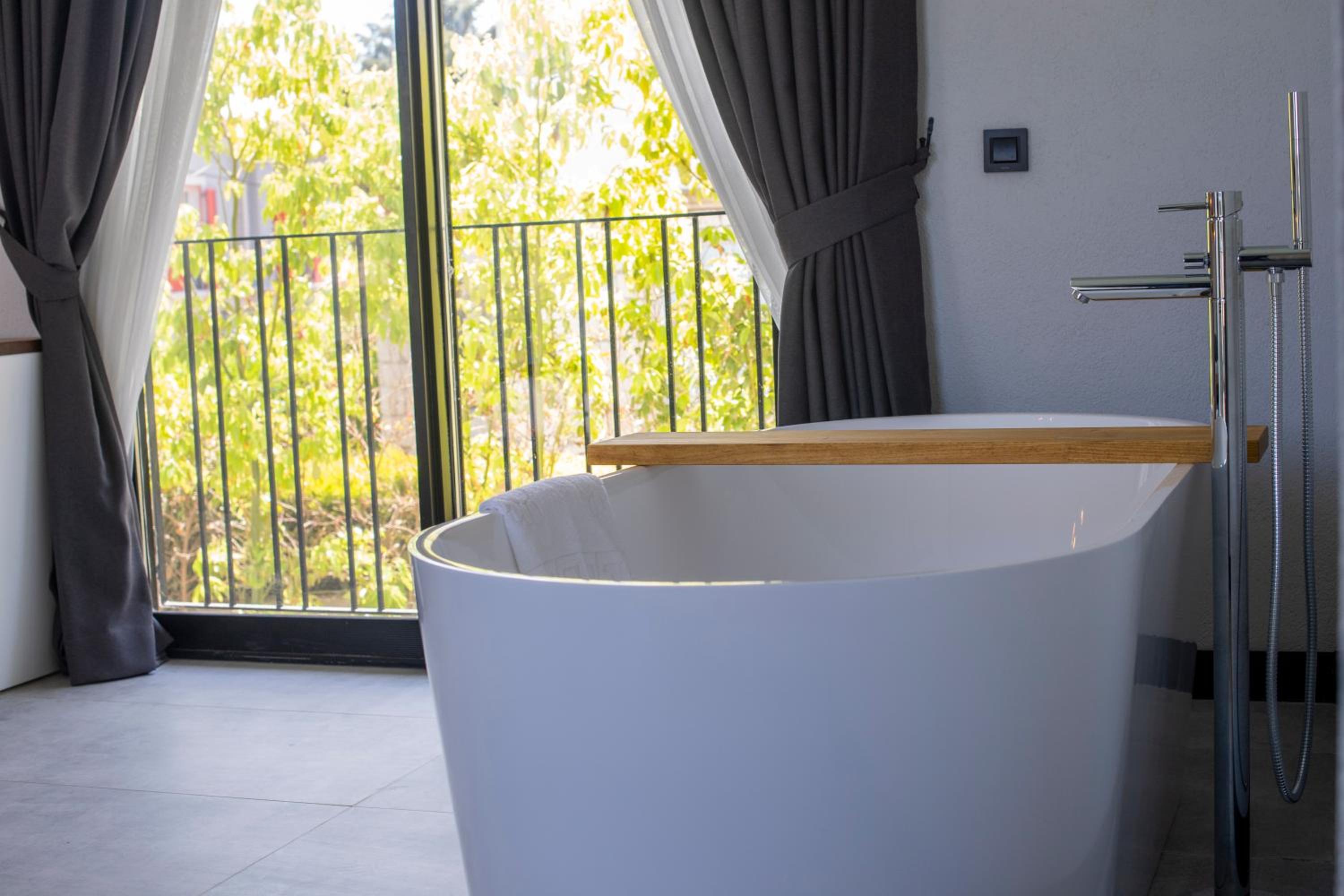 Queen Room with Spa Bath - Photo 5