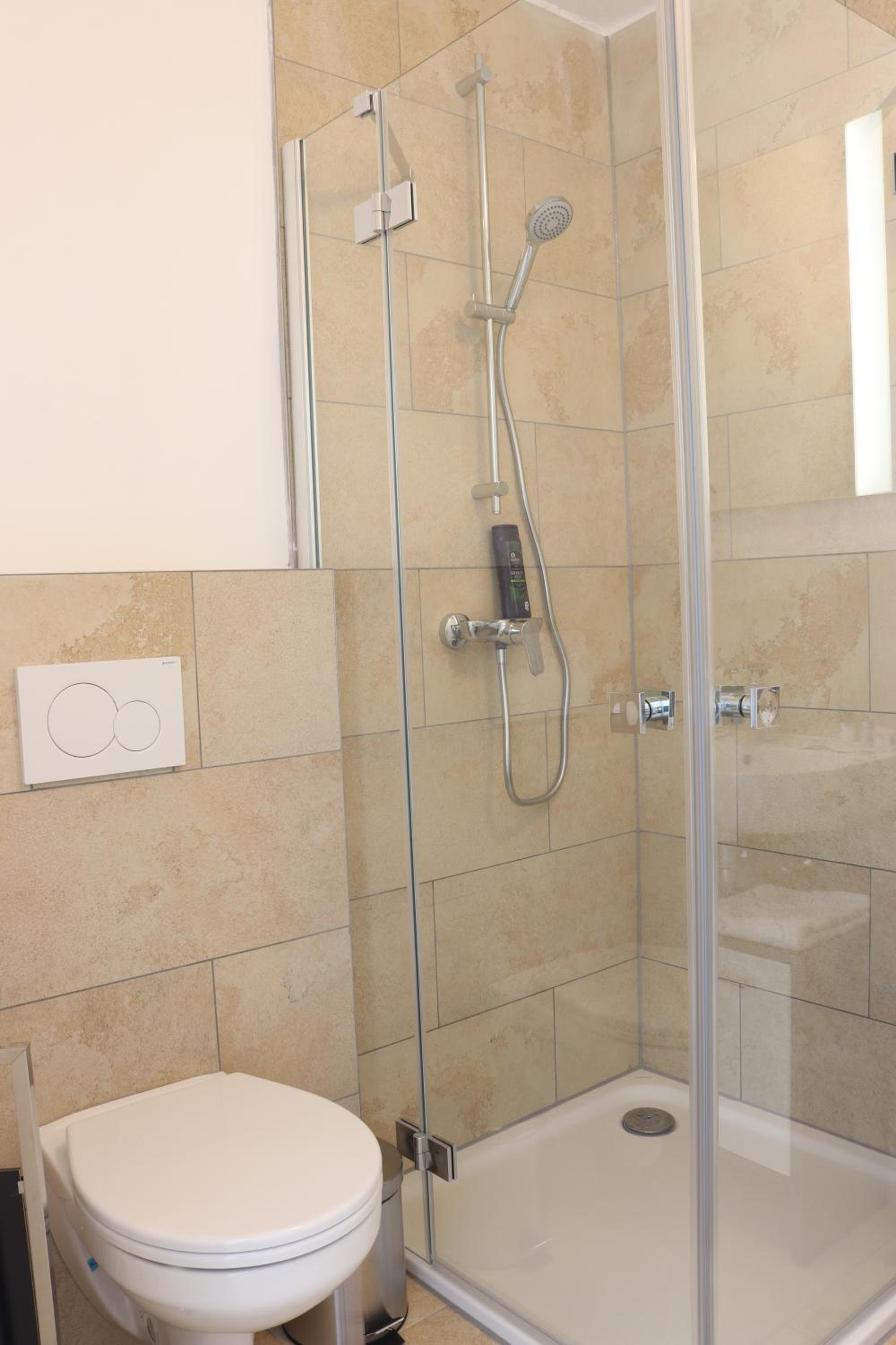 Twin Room - Photo 17