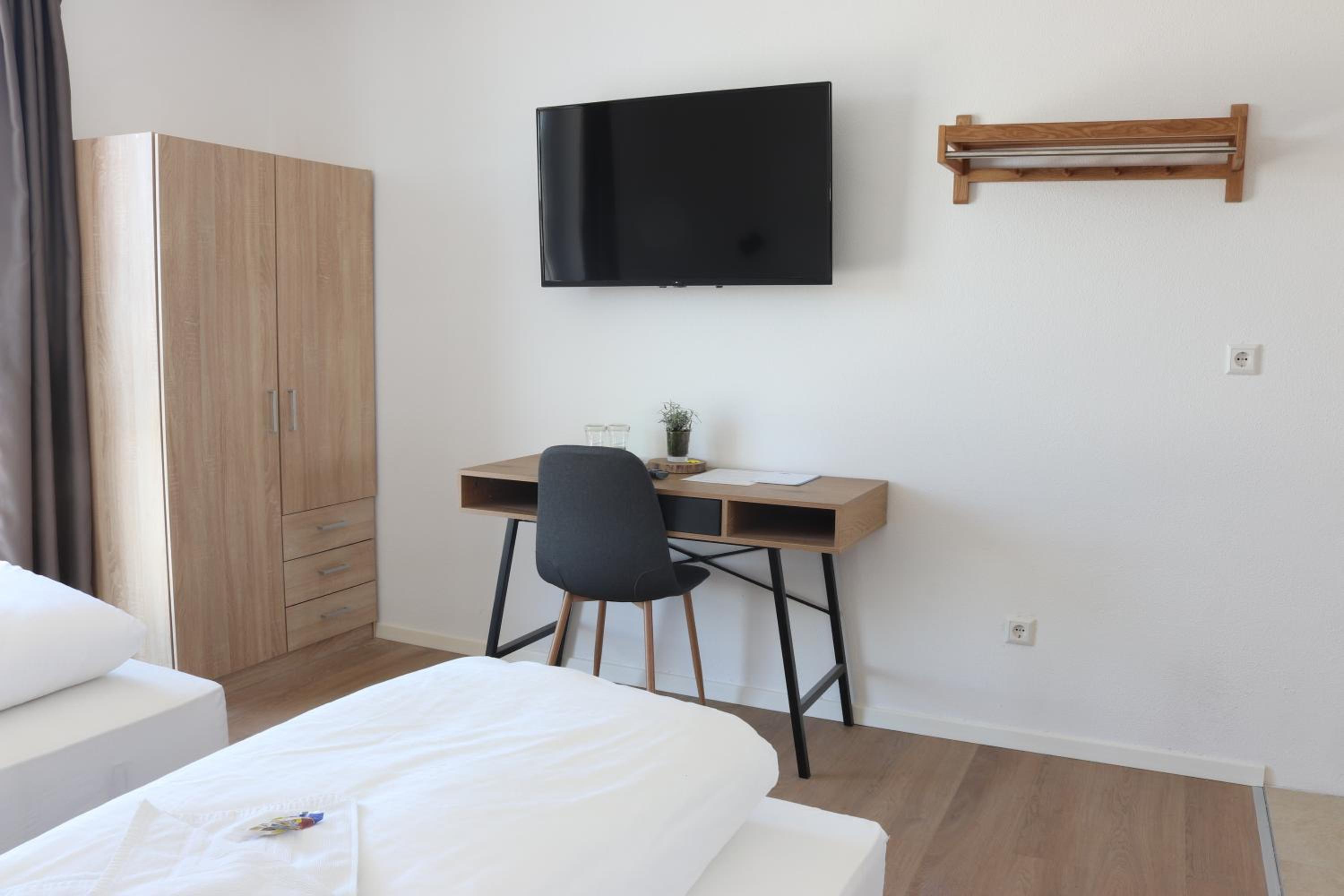 Twin Room - Photo 7