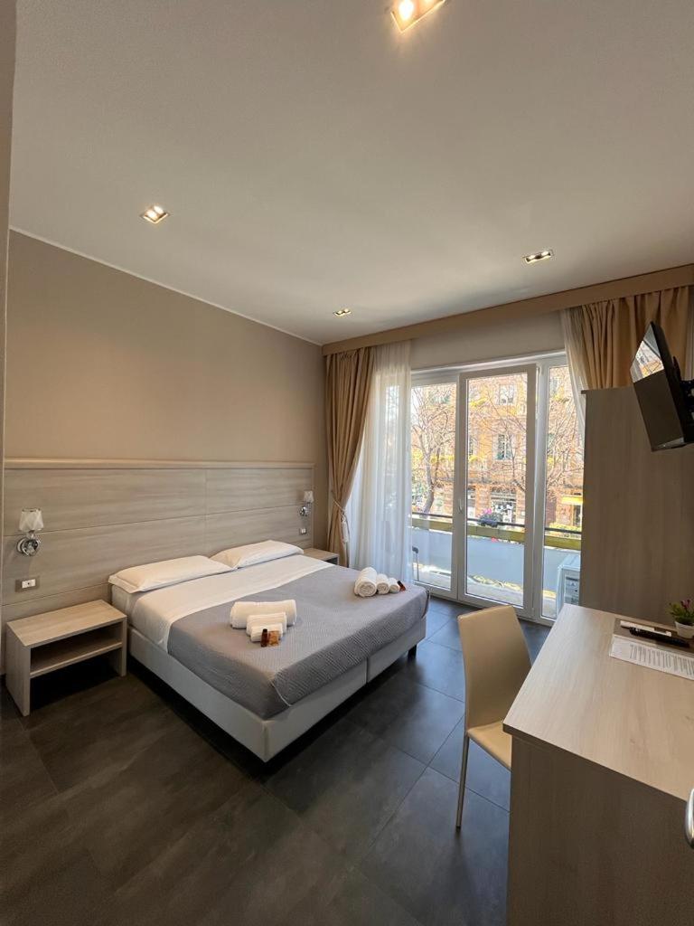 Standard Double or Twin Room with Balcony - Photo 14