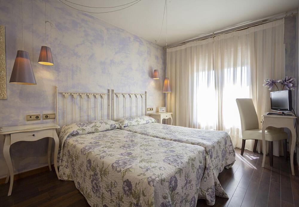 Twin Room - Photo 1
