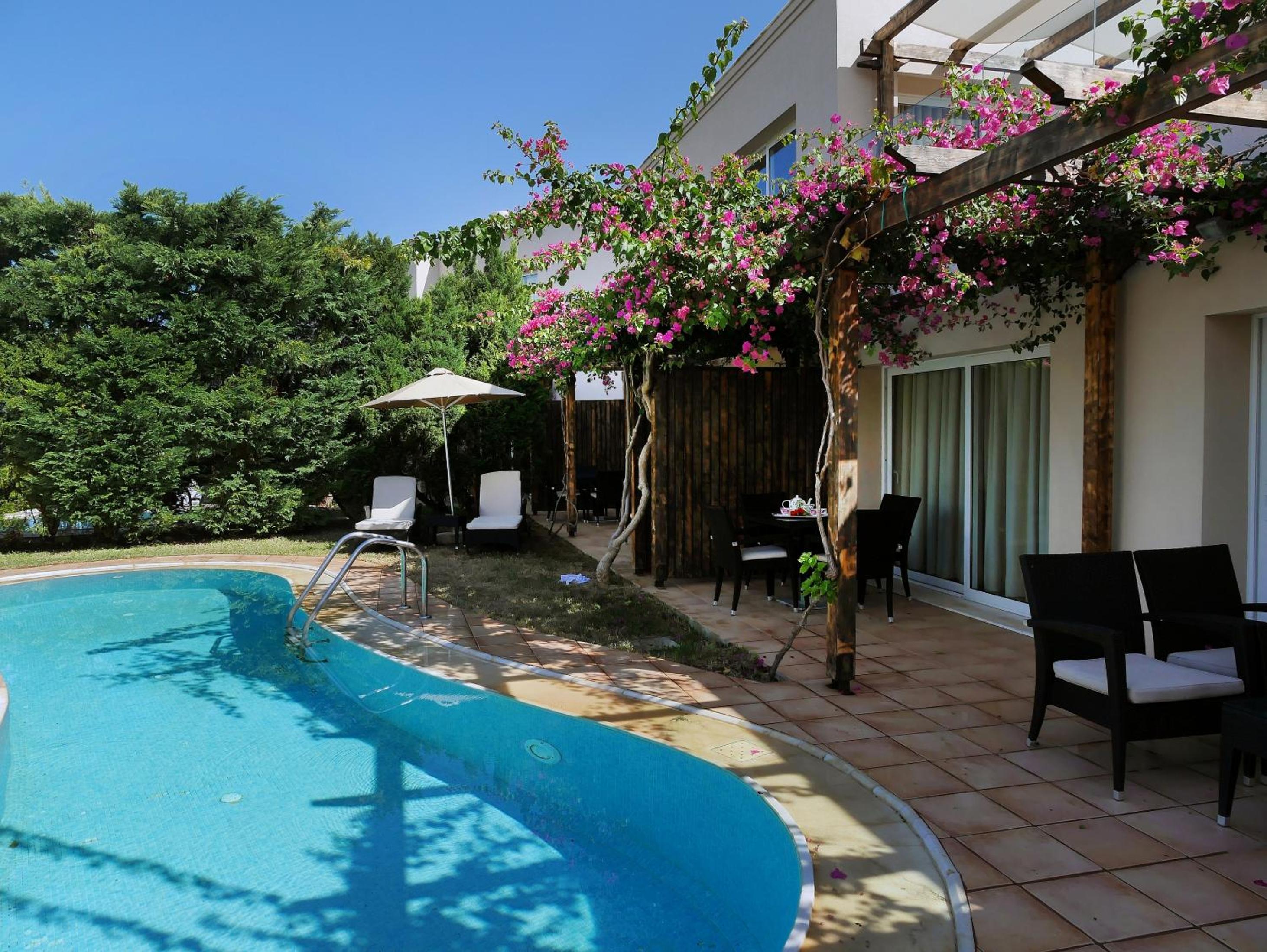  Exclusive One-Bedroom Suite or Maisonette with Sharing Pool - Photo 5