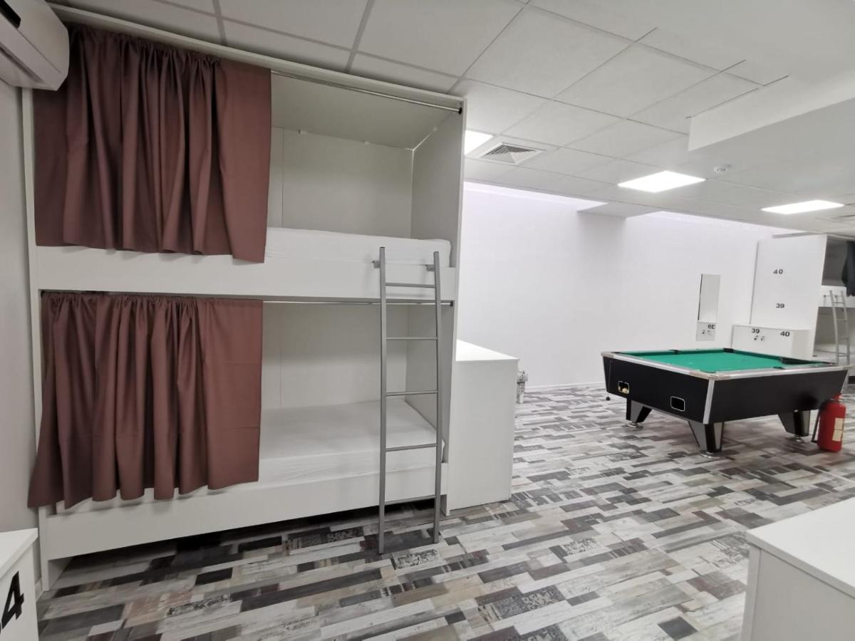 Bed in 14- Bed Mixed Dormitory Room photo 1