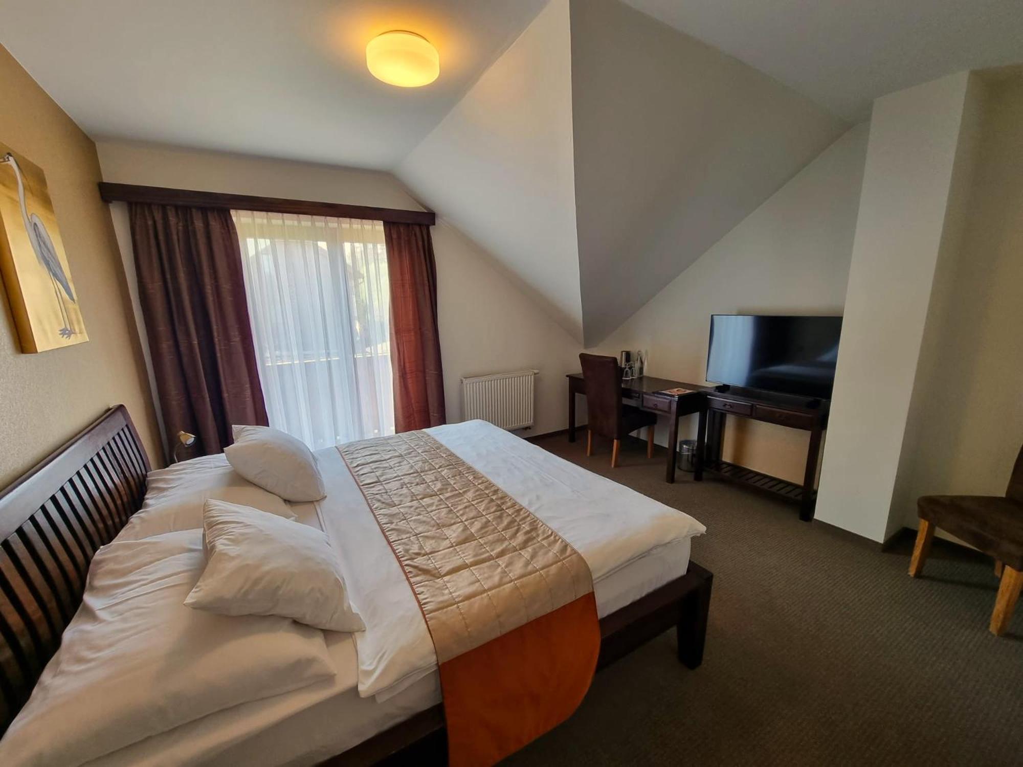Deluxe Double Room with Balcony photo 3