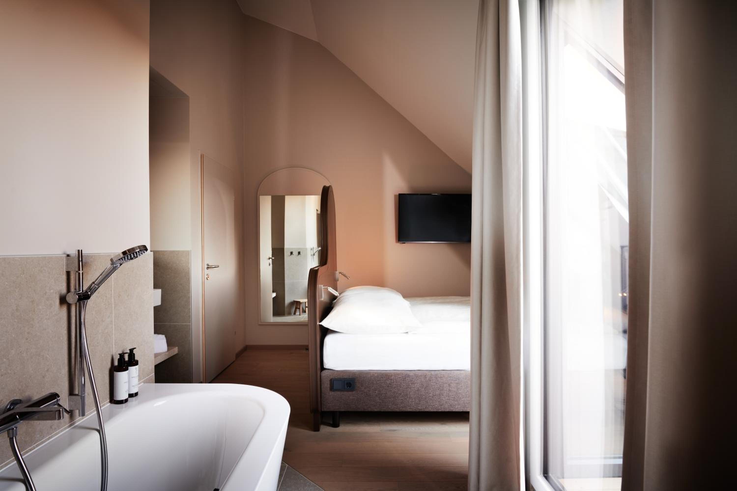 Bubble Bath Suite - with bathtub and roof terrace - Photo 1
