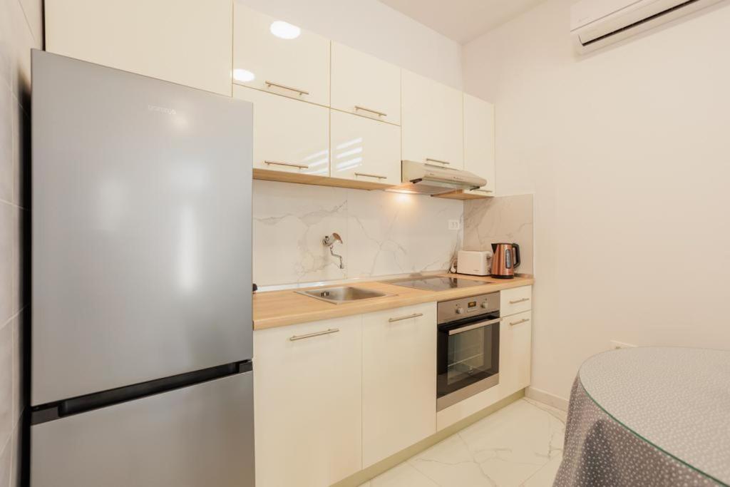 One-Bedroom Apartment photo 3