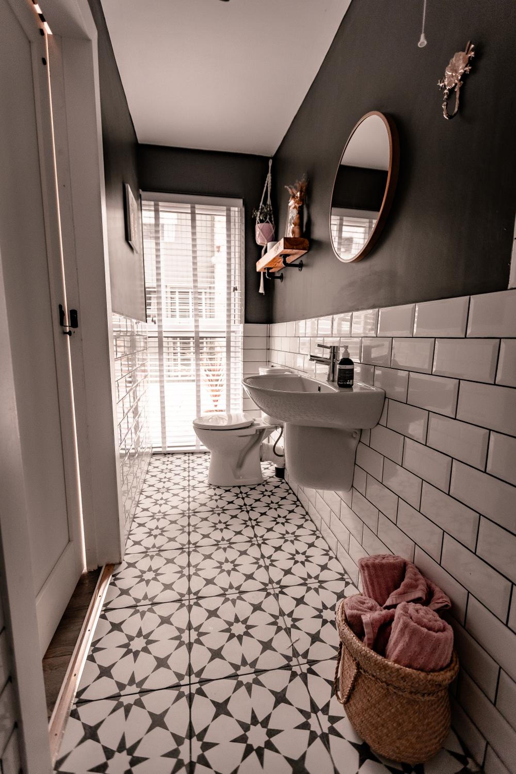 One-Bedroom Apartment - Photo 9