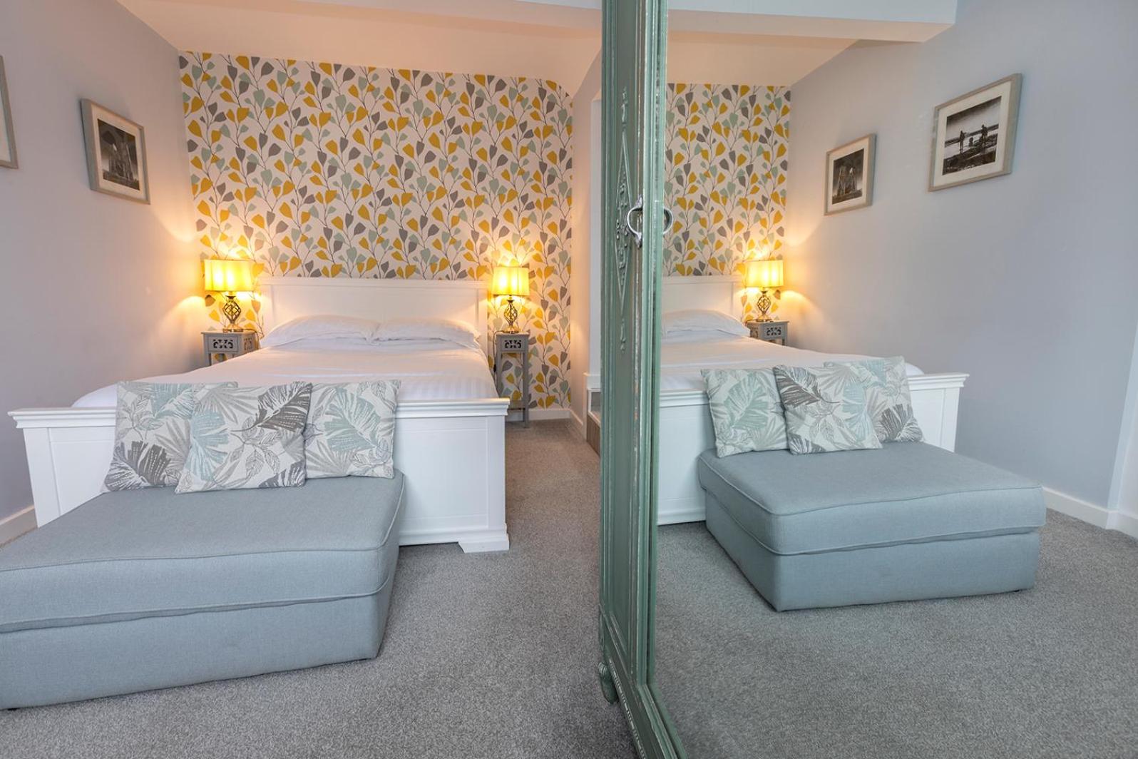 Deluxe King Room - Photo 6