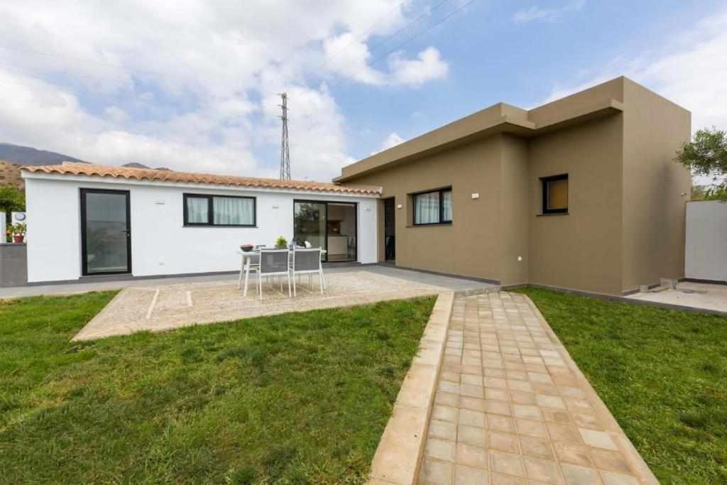 Two-Bedroom House photo 3
