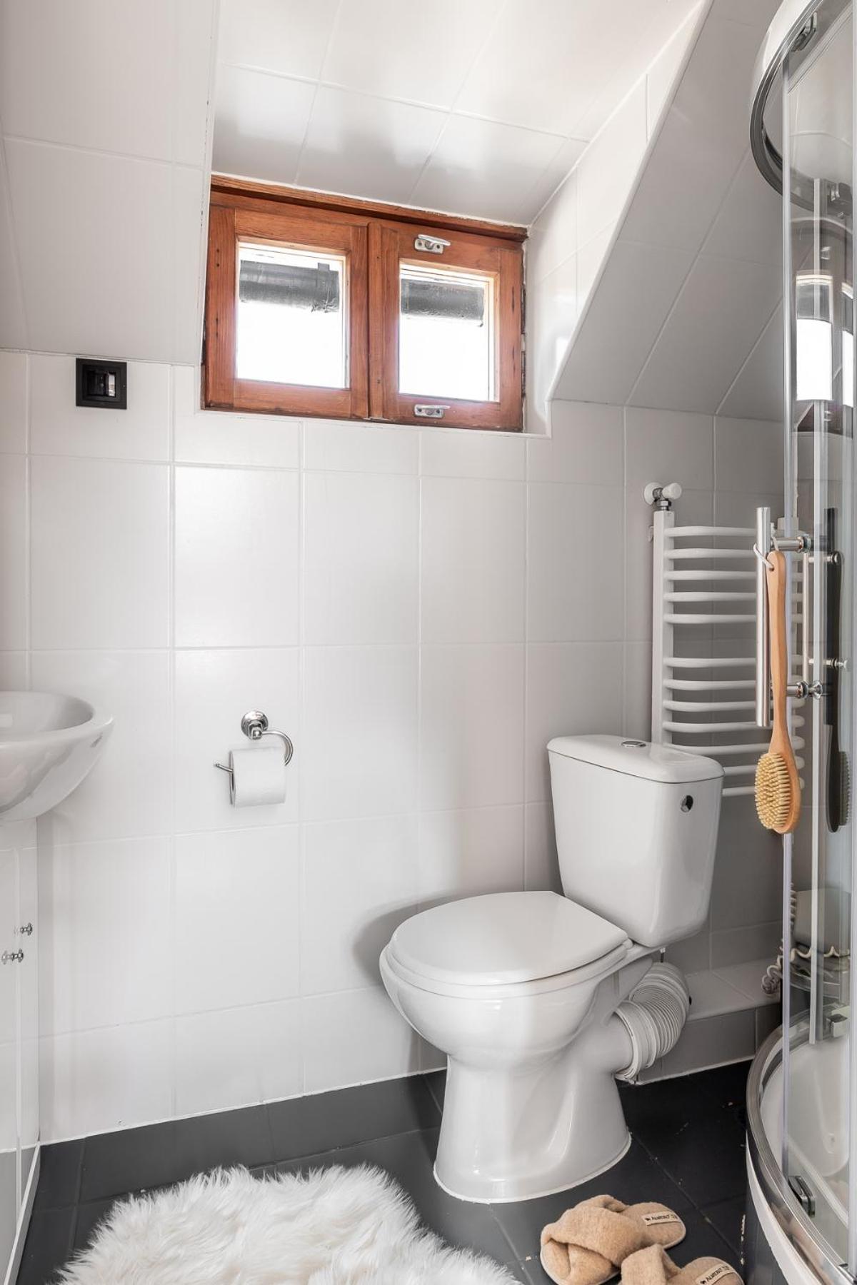 Double Room with Private External Bathroom - Photo 4
