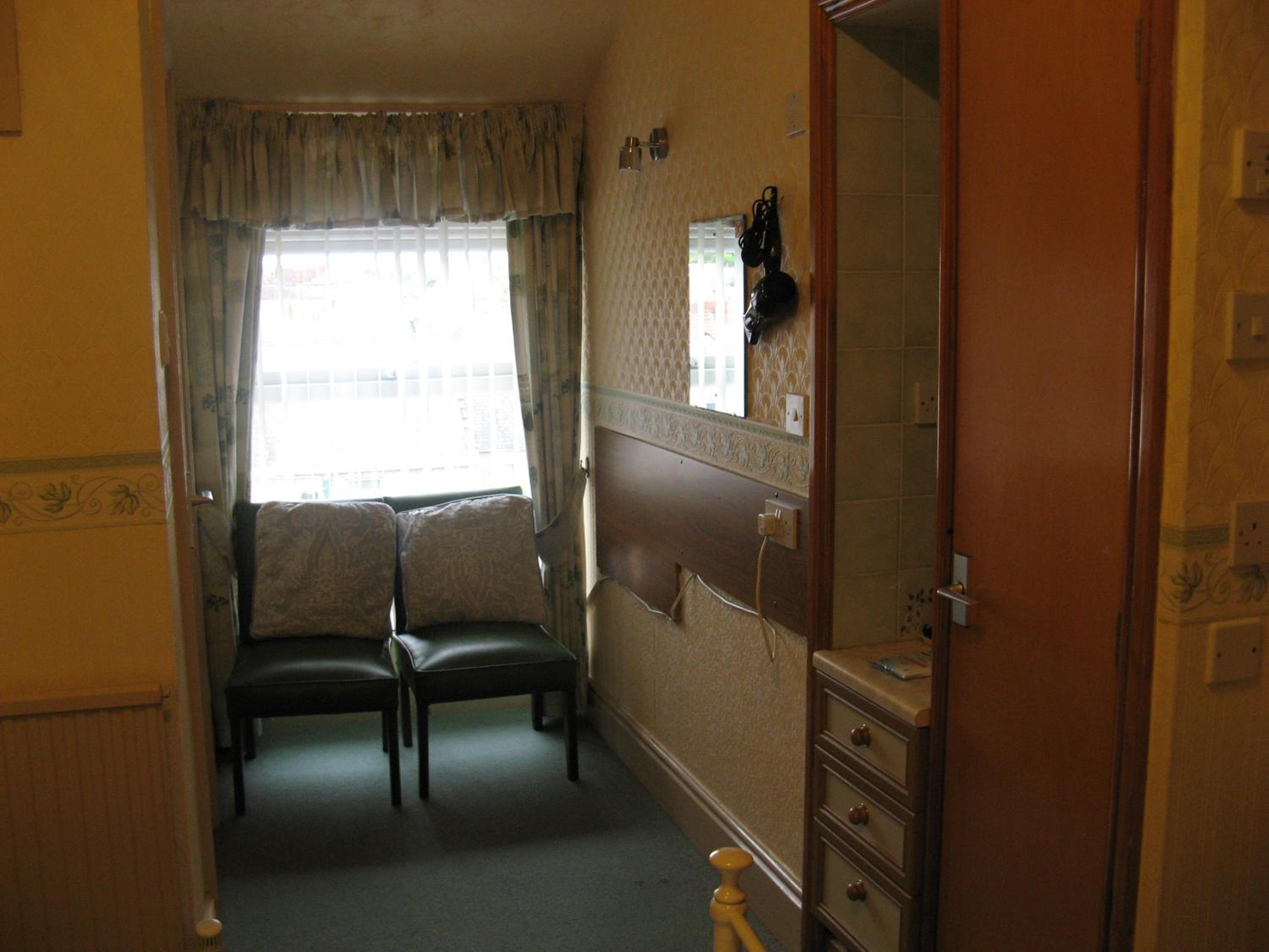 Double Room - Ensuite with Bath  - Photo 3