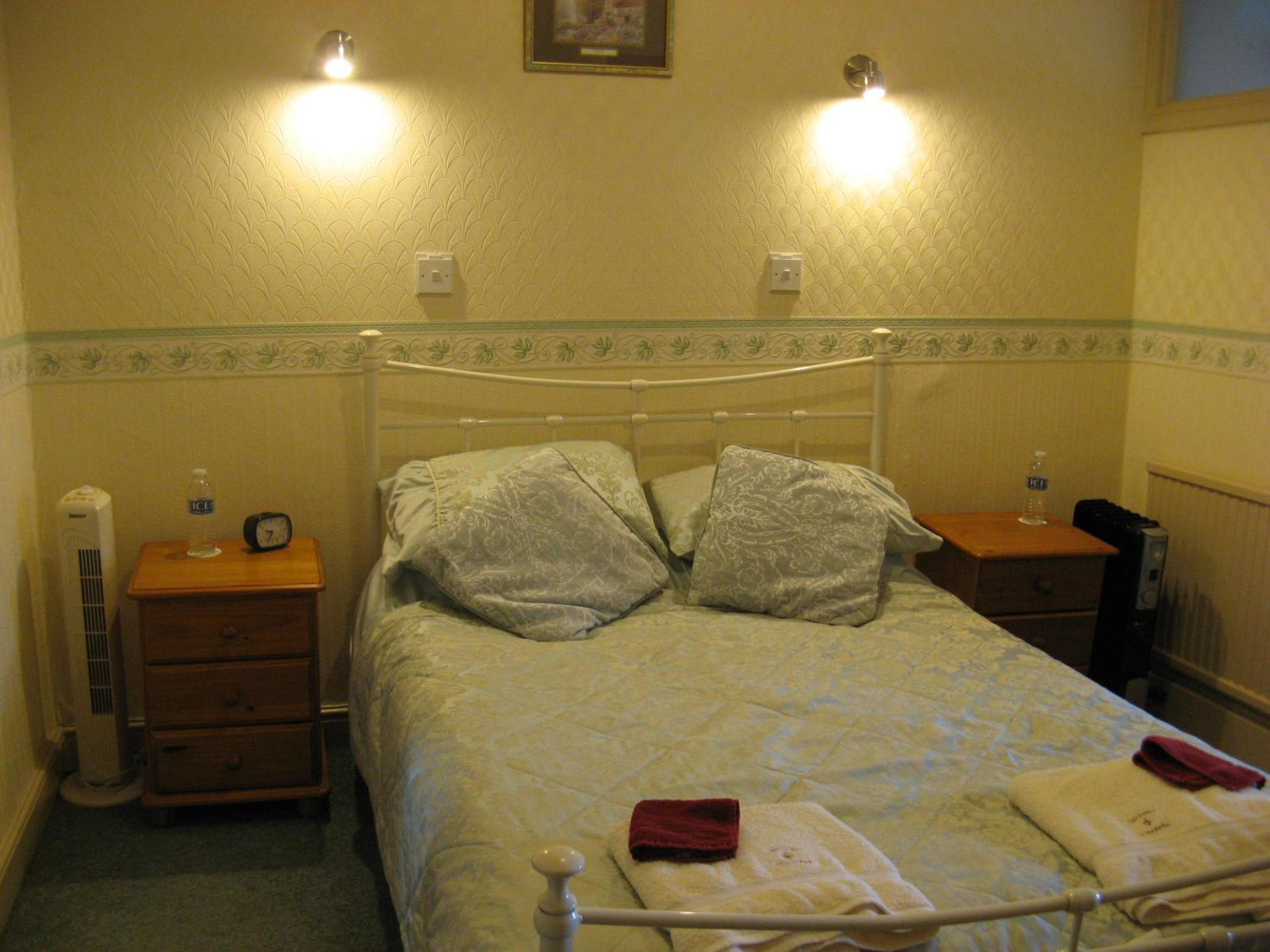 Double Room - Ensuite with Bath  - Photo 1
