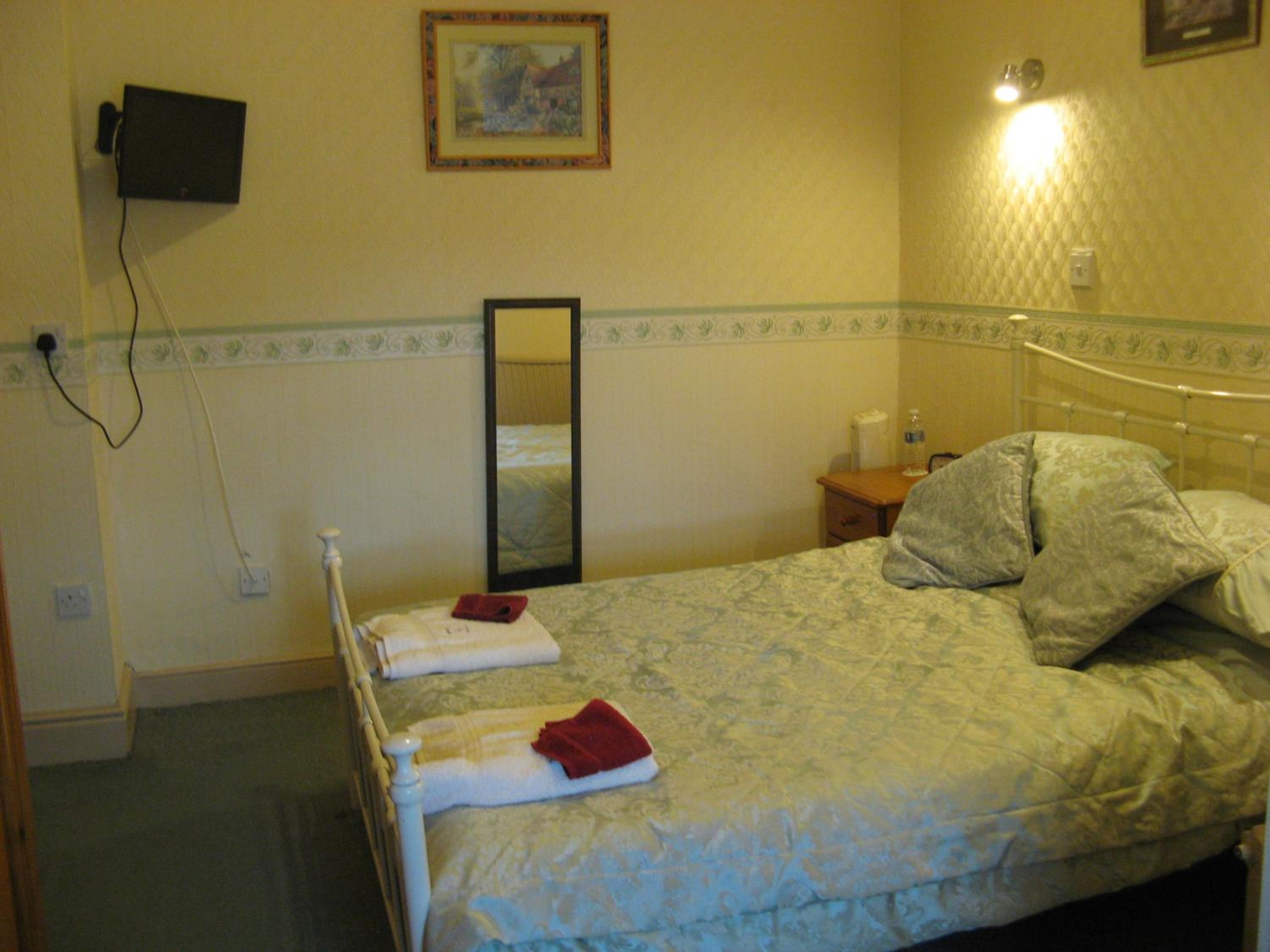 Double Room - Ensuite with Bath  - Photo 2