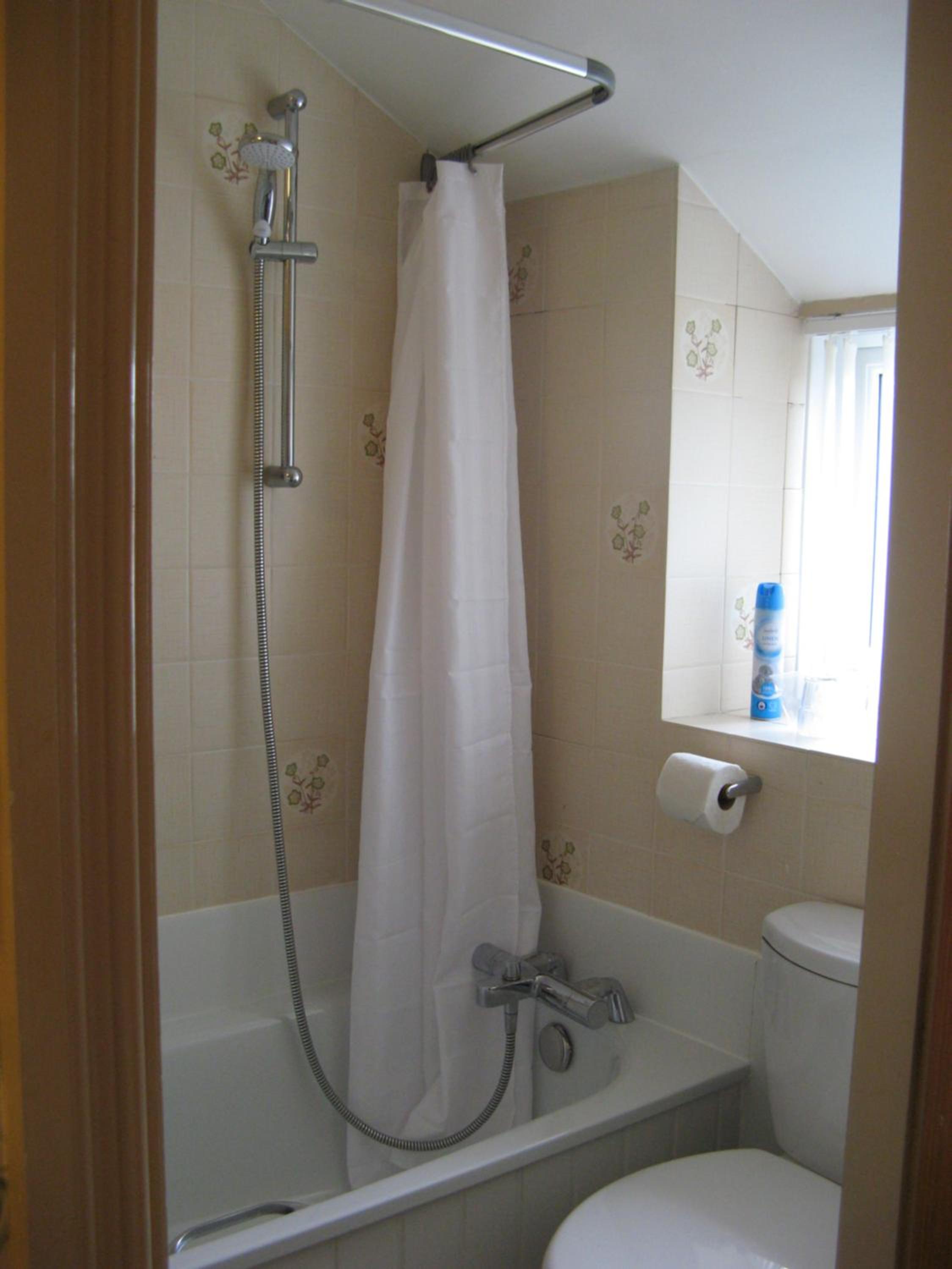 Double Room - Ensuite with Bath  - Photo 5