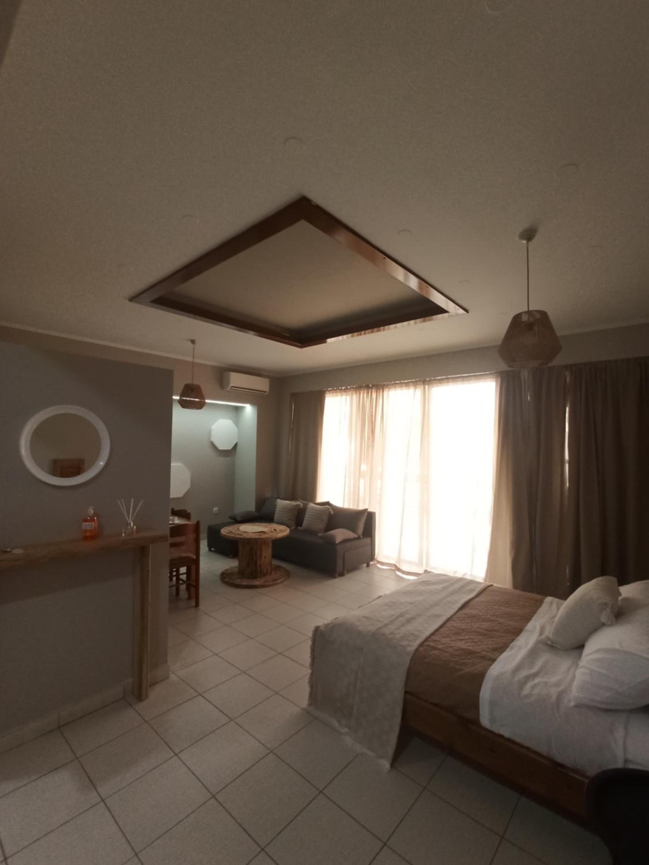 One-Bedroom Apartment photo 1