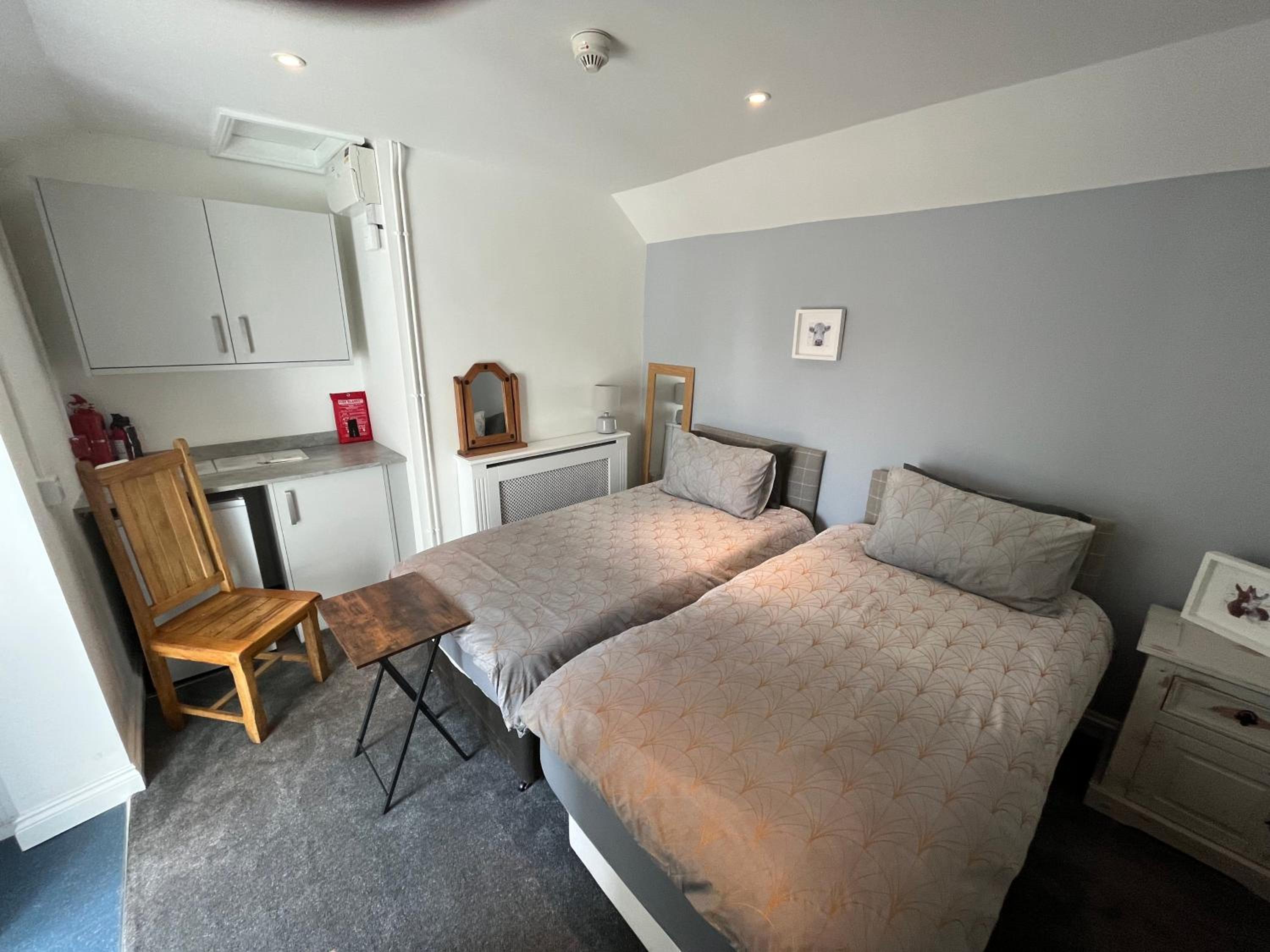 Twin Room with Private Bathroom photo 1