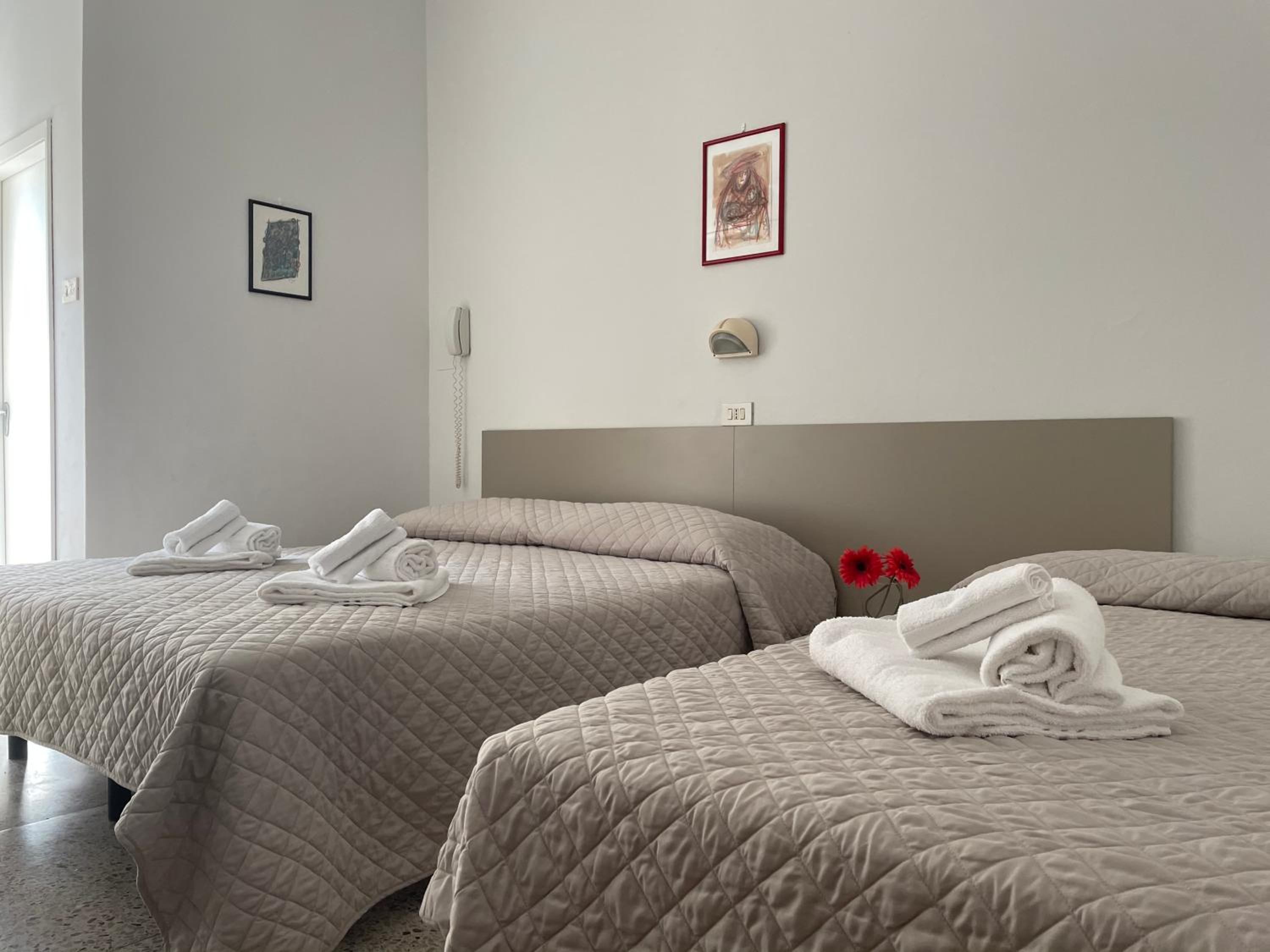 Triple Room - Photo 6