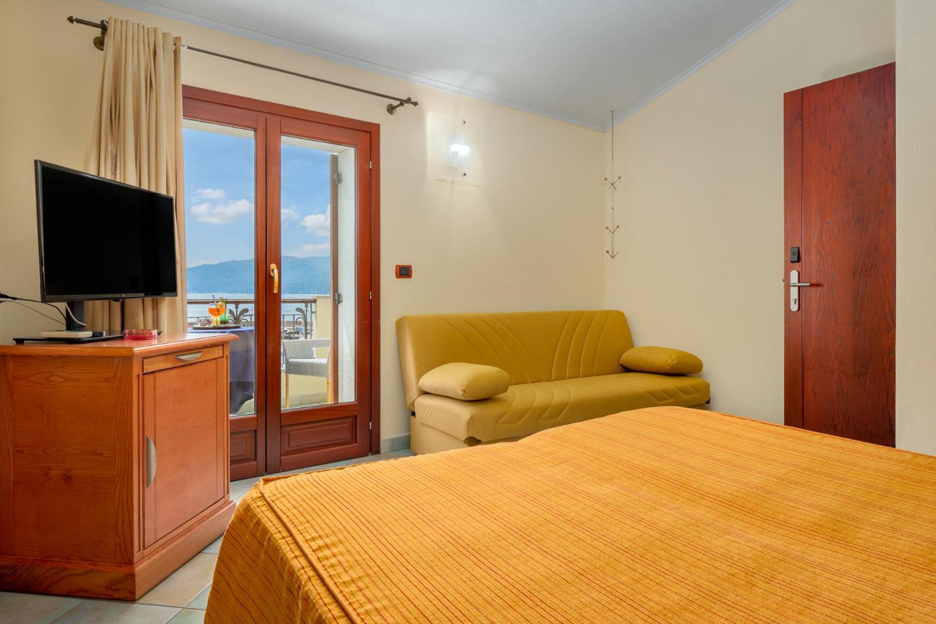 Superior Triple Room with Sea View - Photo 1